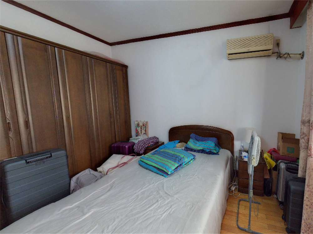虹桥北村 3室2厅1卫 134m&sup2;