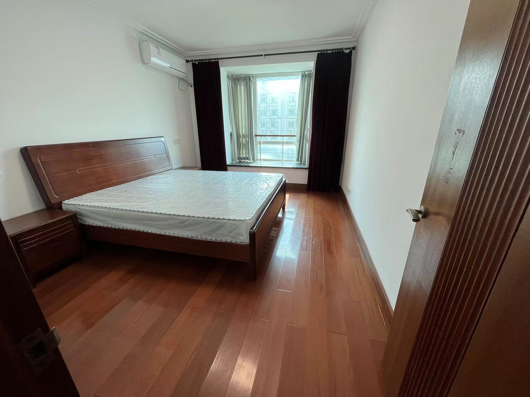 鑫乾花园 3室2厅1卫 150.18m&sup2;
