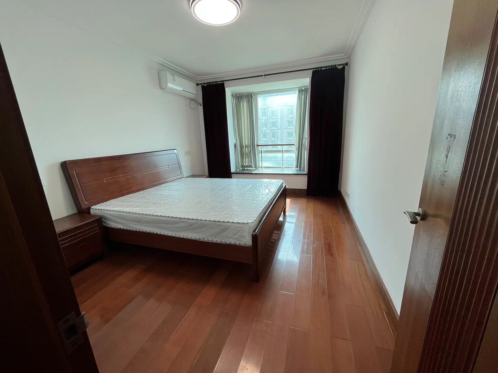 鑫乾花园 3室2厅1卫 150.18m&sup2;
