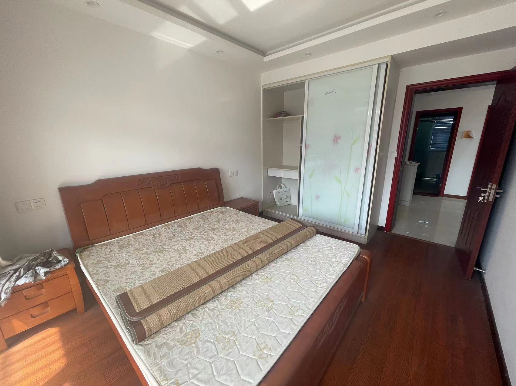华山花苑四期 4室2厅1卫 75.00m&sup2;