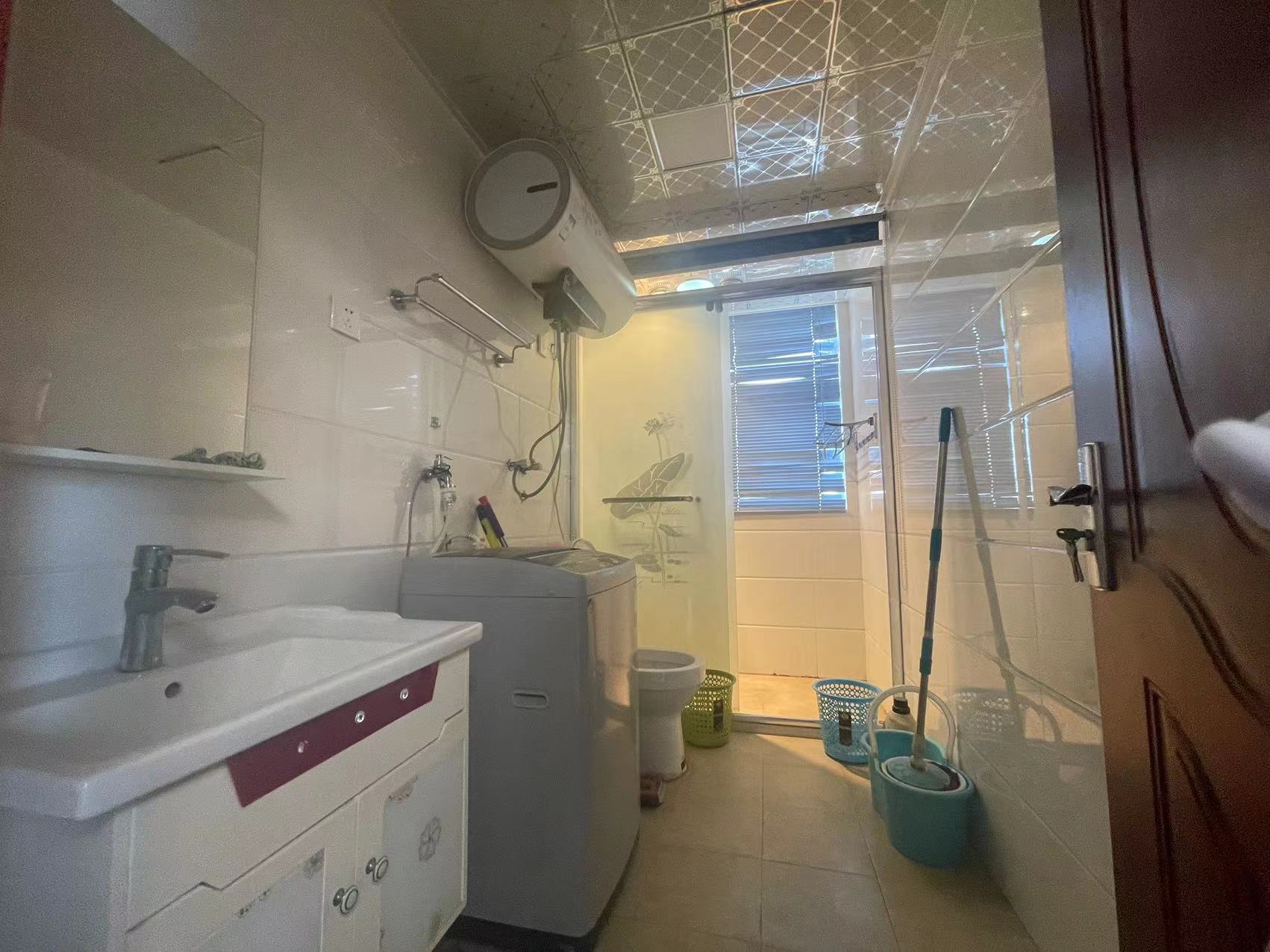 华山花苑四期 4室2厅1卫 75.00m&sup2;
