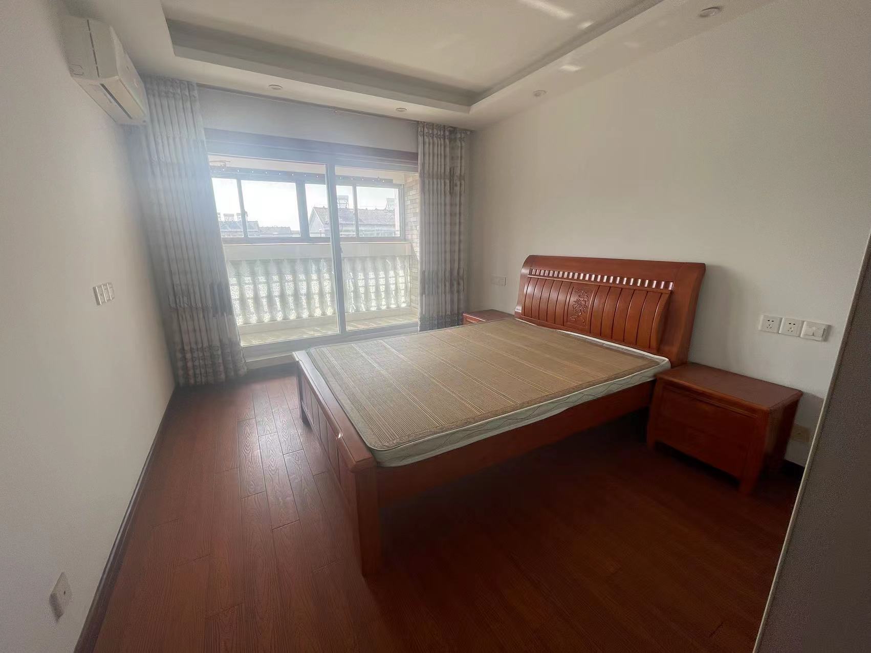 华山花苑四期 4室2厅1卫 75.00m&sup2;