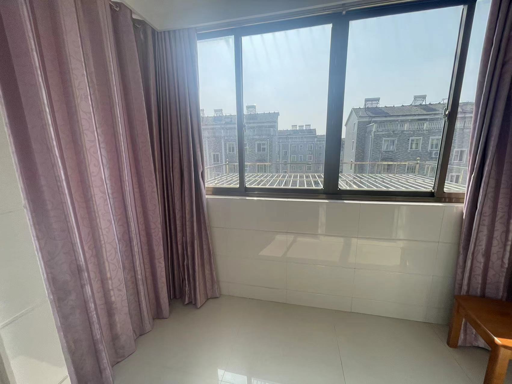 华山花苑四期 4室2厅1卫 75.00m&sup2;