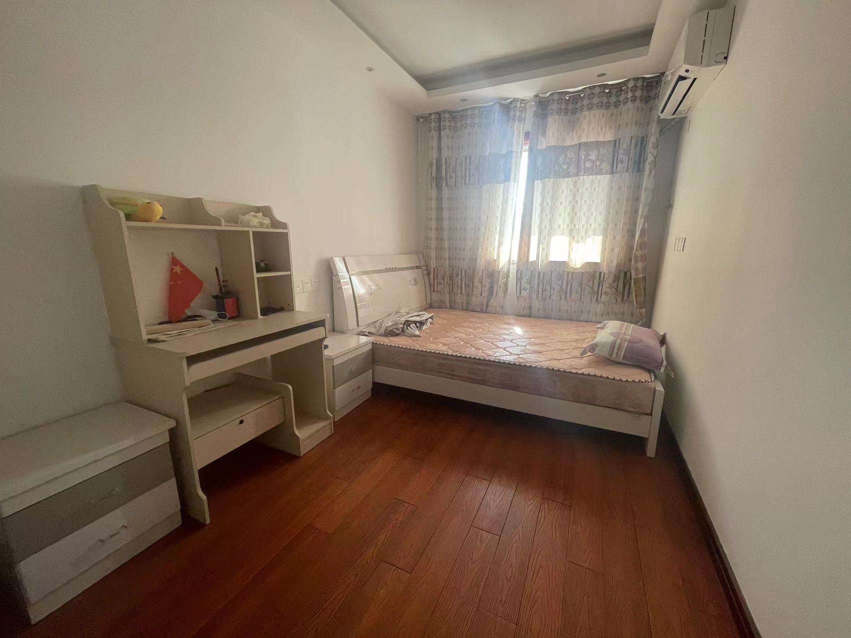华山花苑四期 4室2厅1卫 75.00m&sup2;