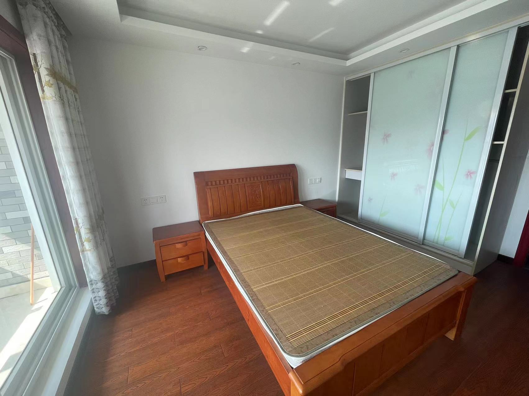 华山花苑四期 4室2厅1卫 75.00m&sup2;