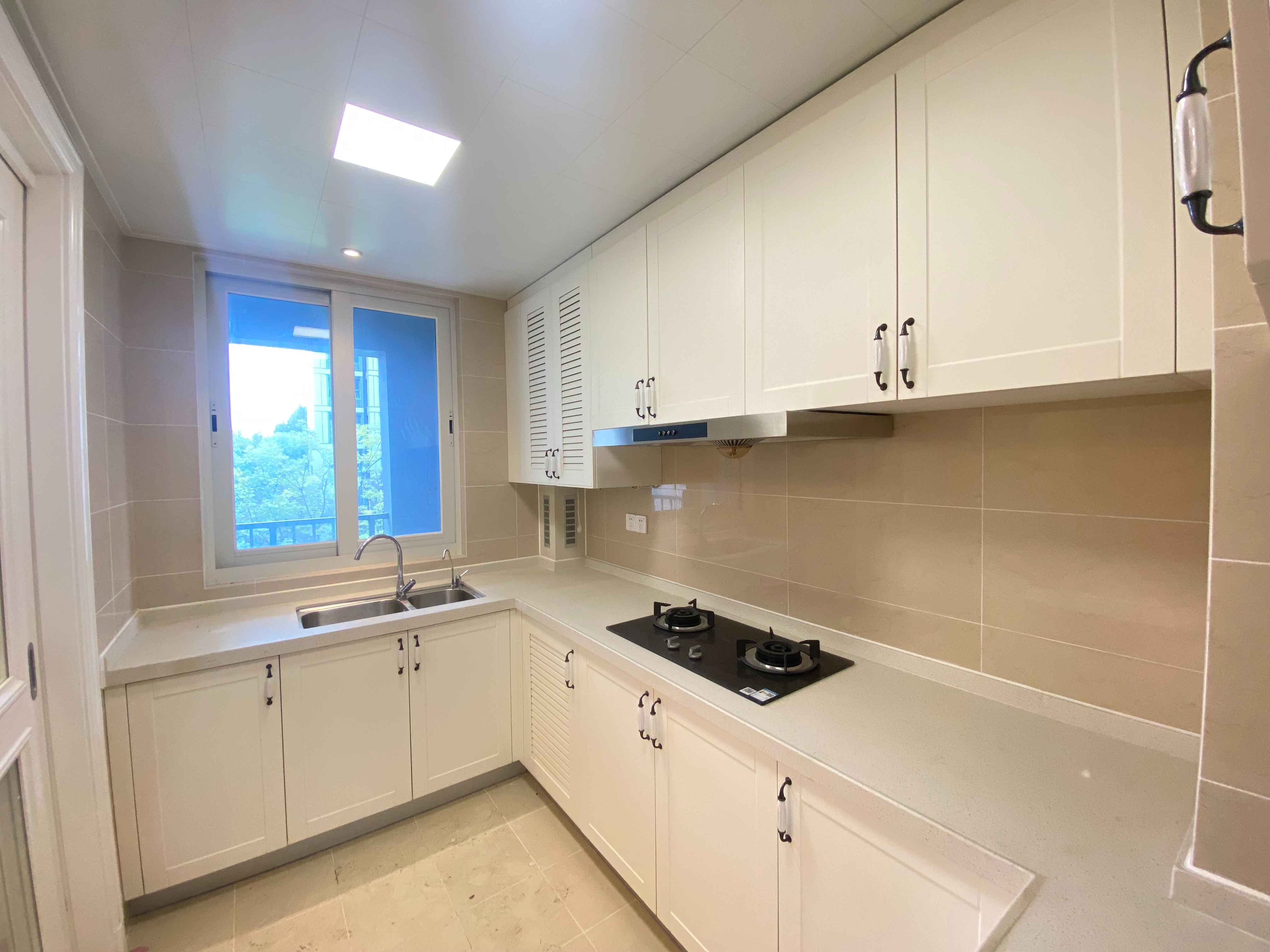 融创盛和九里桃源 4室2厅2卫 143m&sup2;