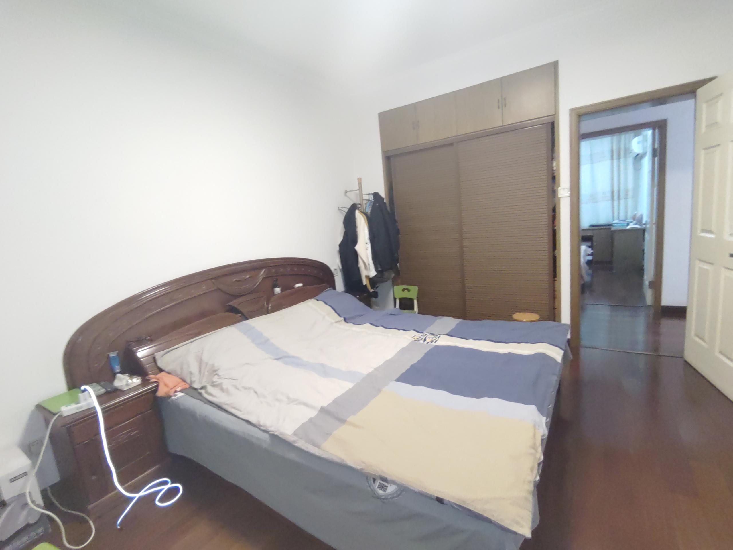 东方鑫乾大厦 2室2厅1卫 105.00m&sup2;
