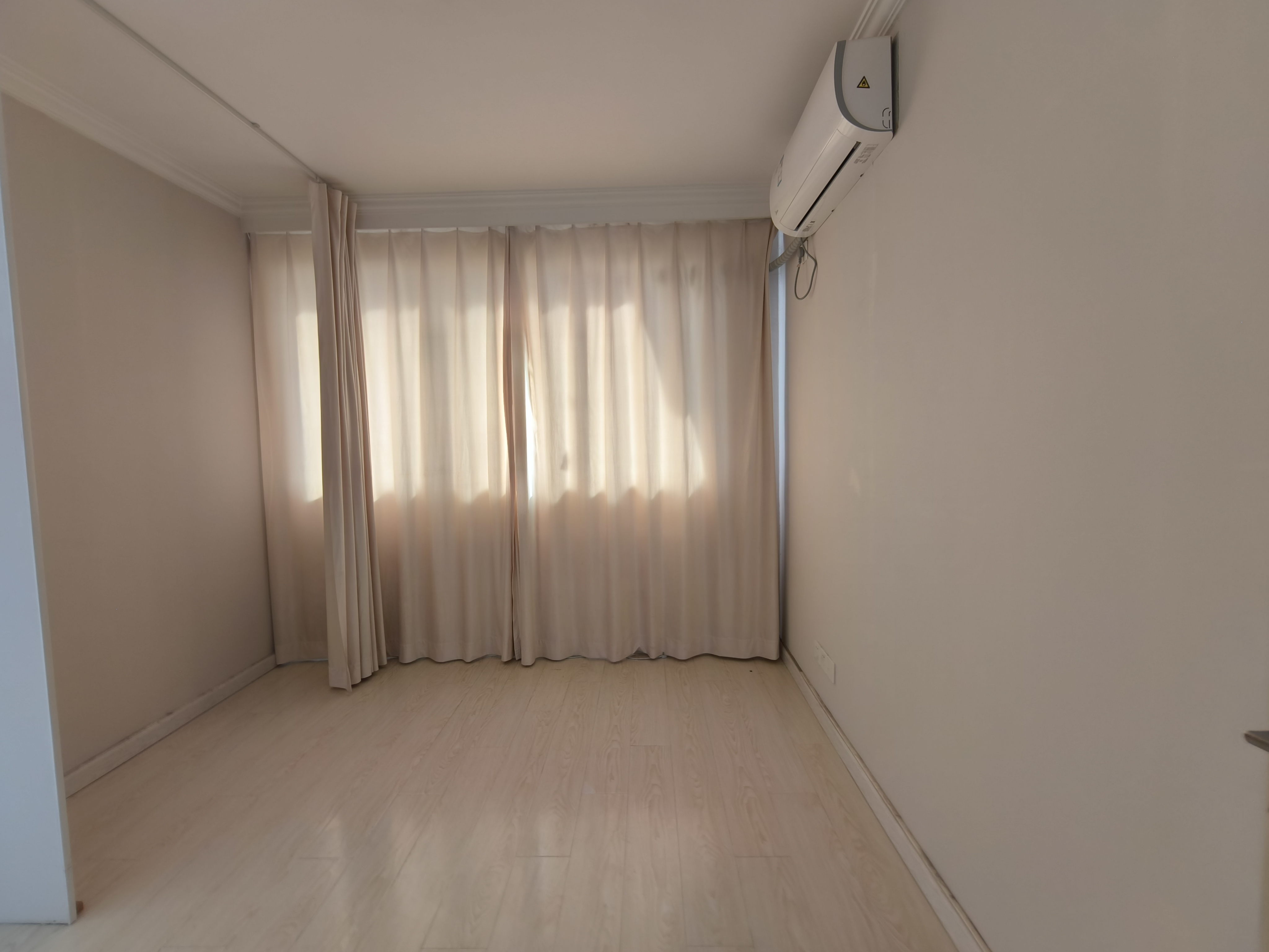 王府大厦 3室2厅2卫 162m&sup2;