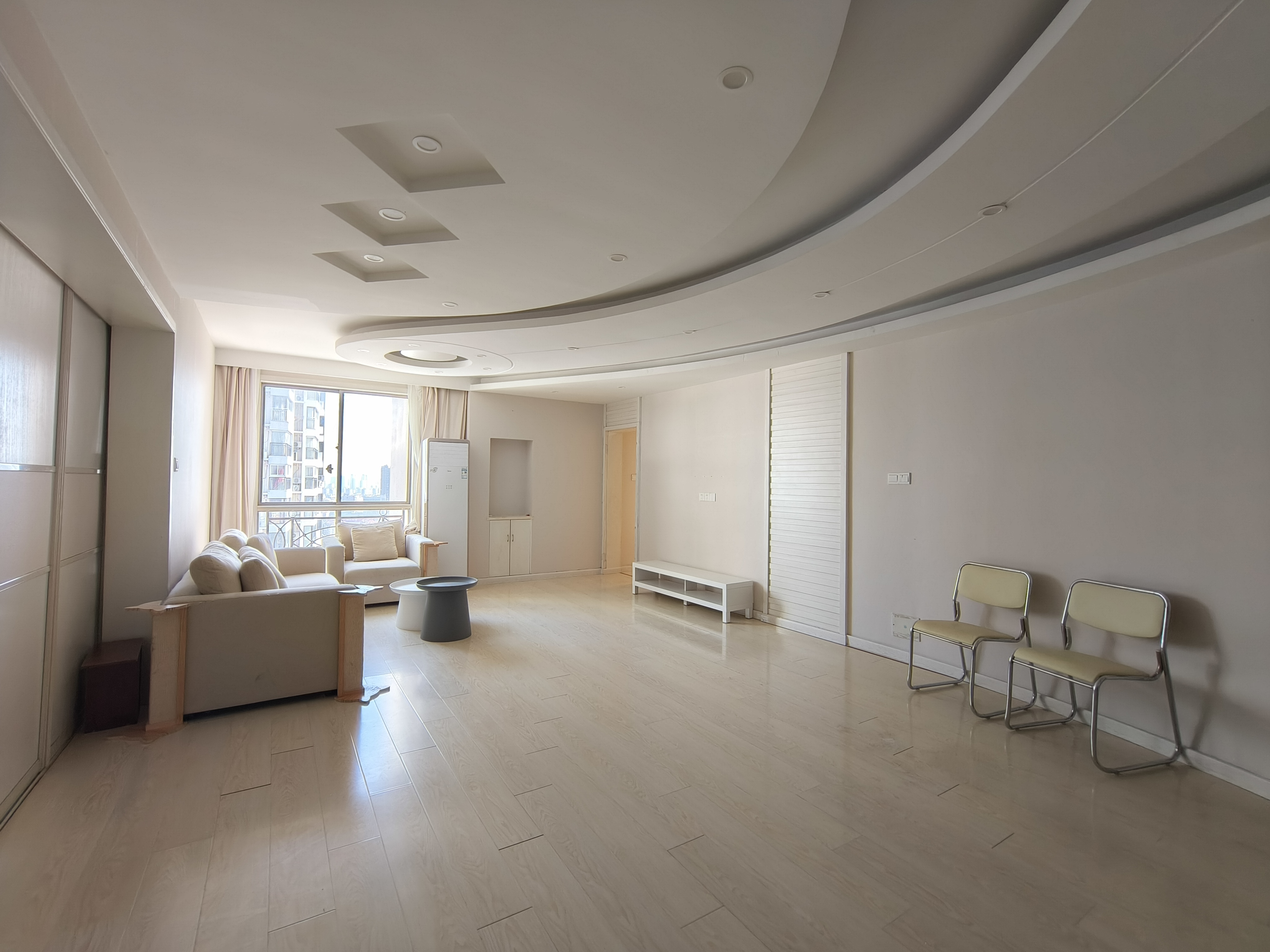 王府大厦 3室2厅2卫 162m&sup2;