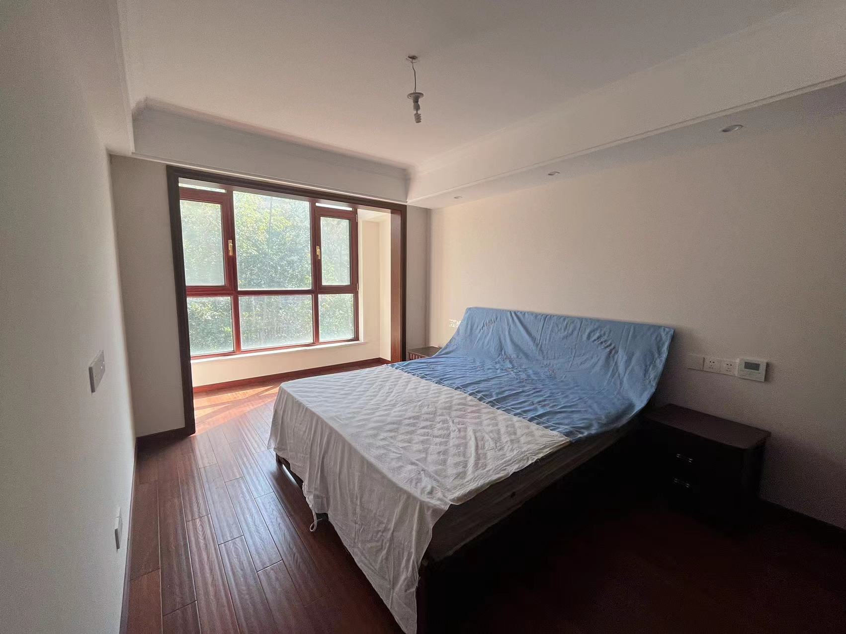罗福宫 4室2厅2卫 188m&sup2;