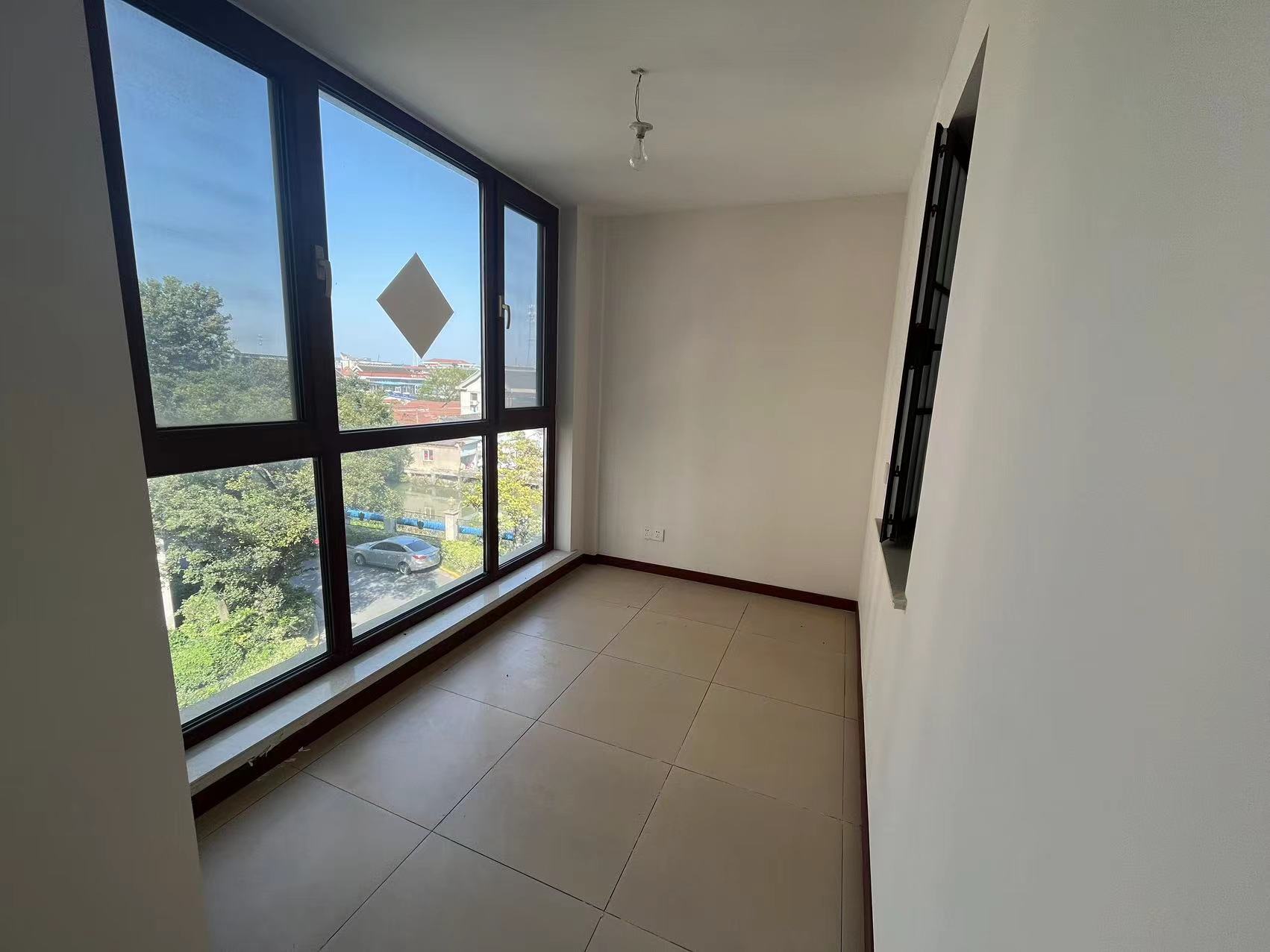 罗福宫 4室2厅2卫 188m&sup2;