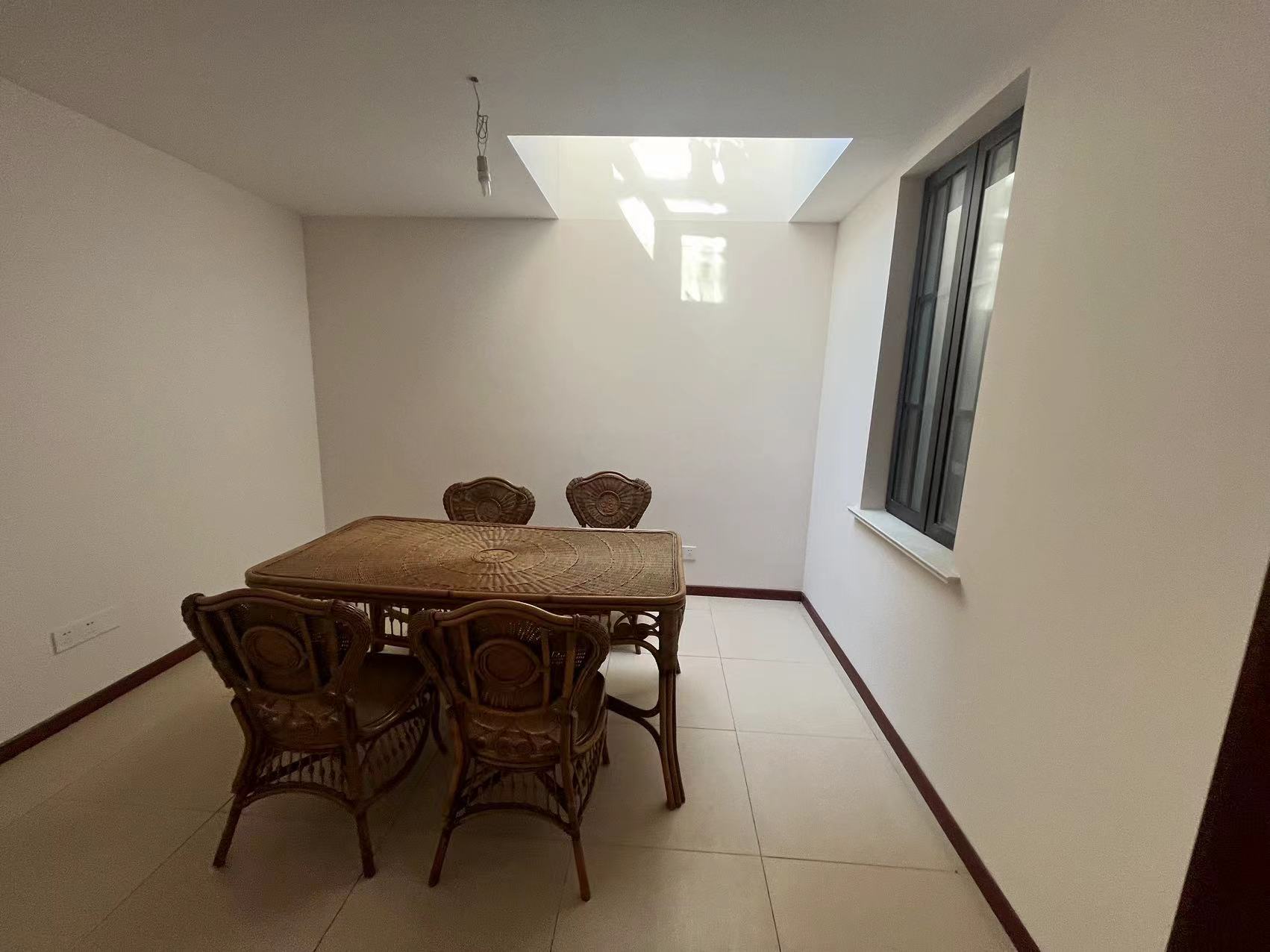 罗福宫 4室2厅2卫 188m&sup2;