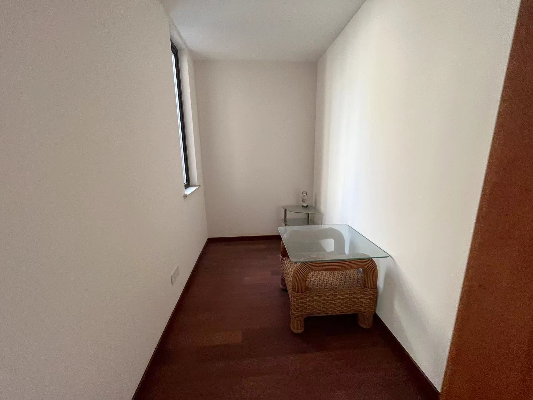 罗福宫 4室2厅2卫 188m&sup2;