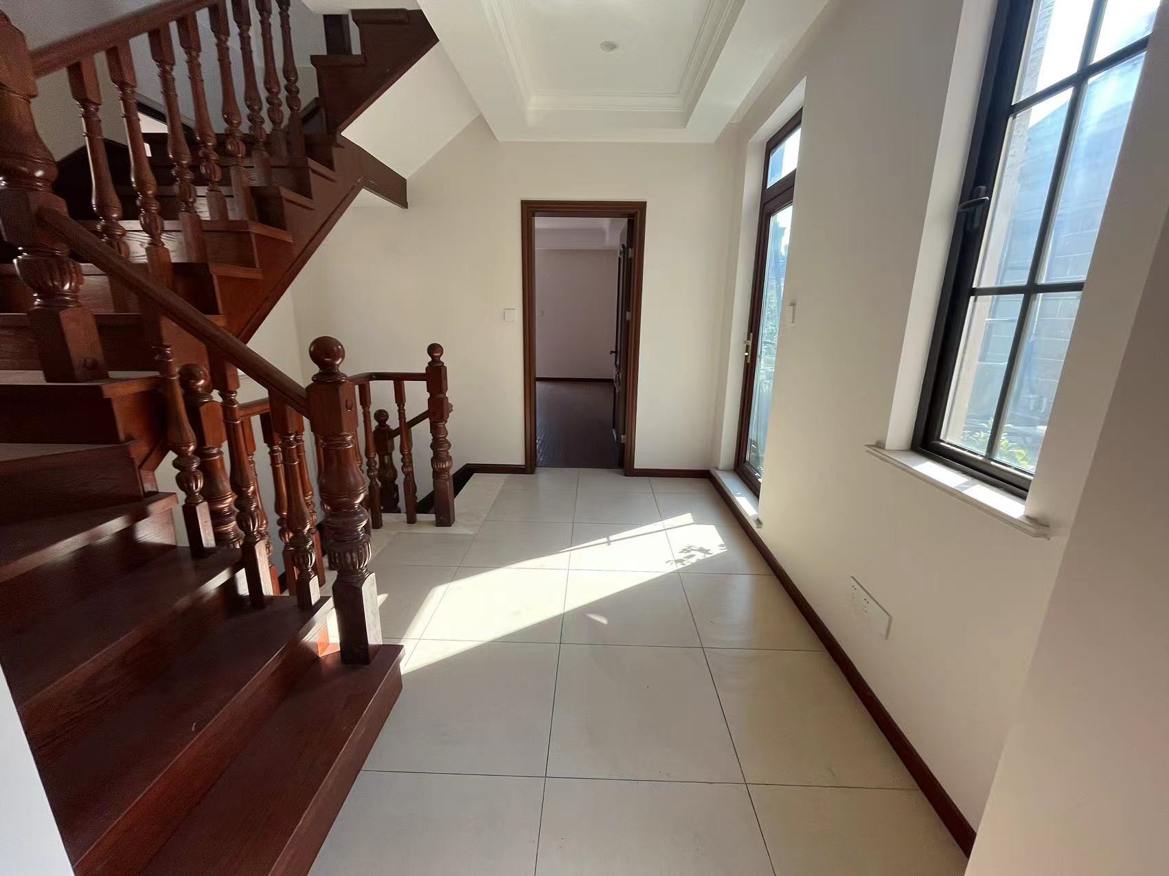 罗福宫 4室2厅2卫 188m&sup2;