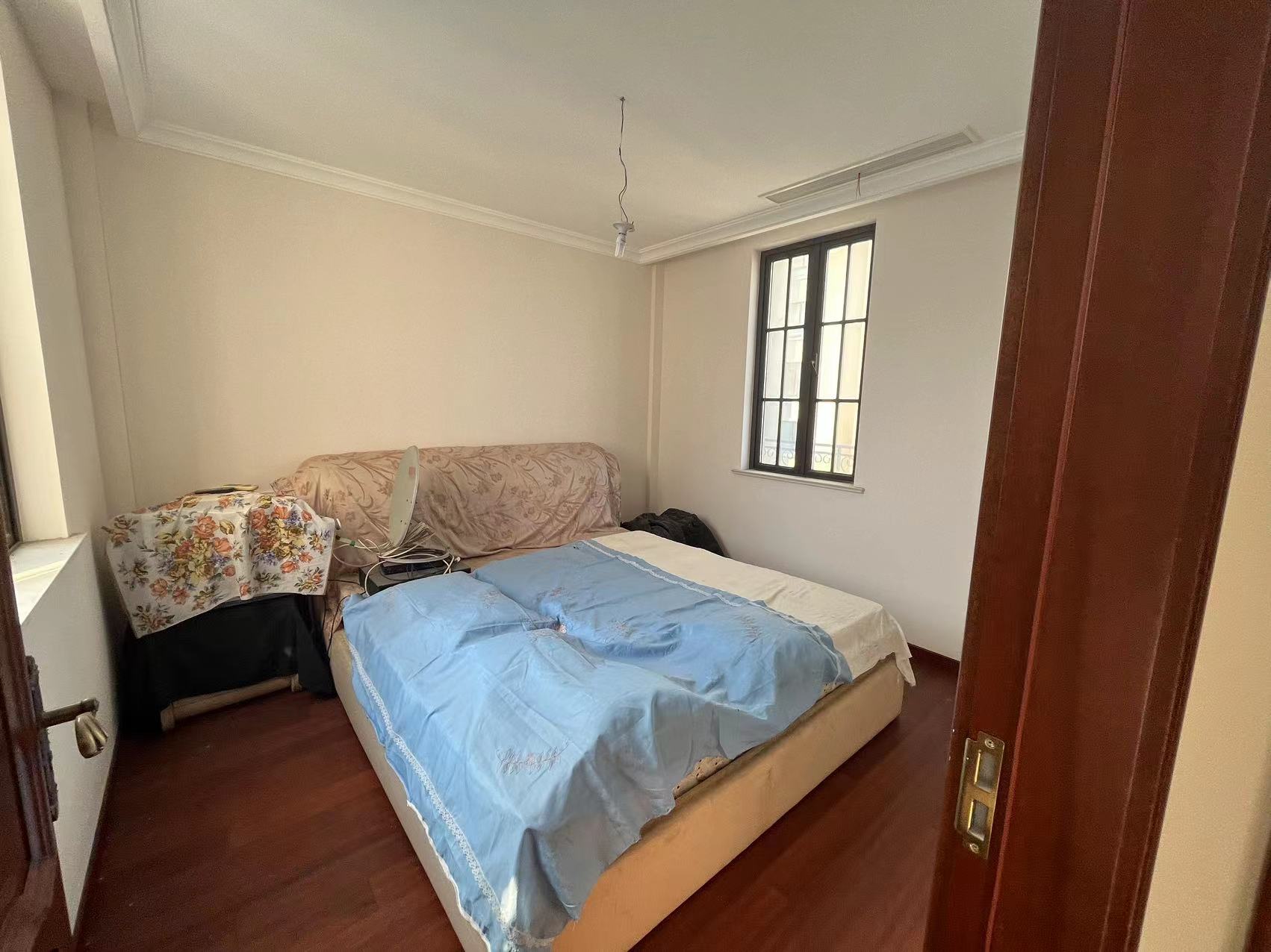 罗福宫 4室2厅2卫 188m&sup2;