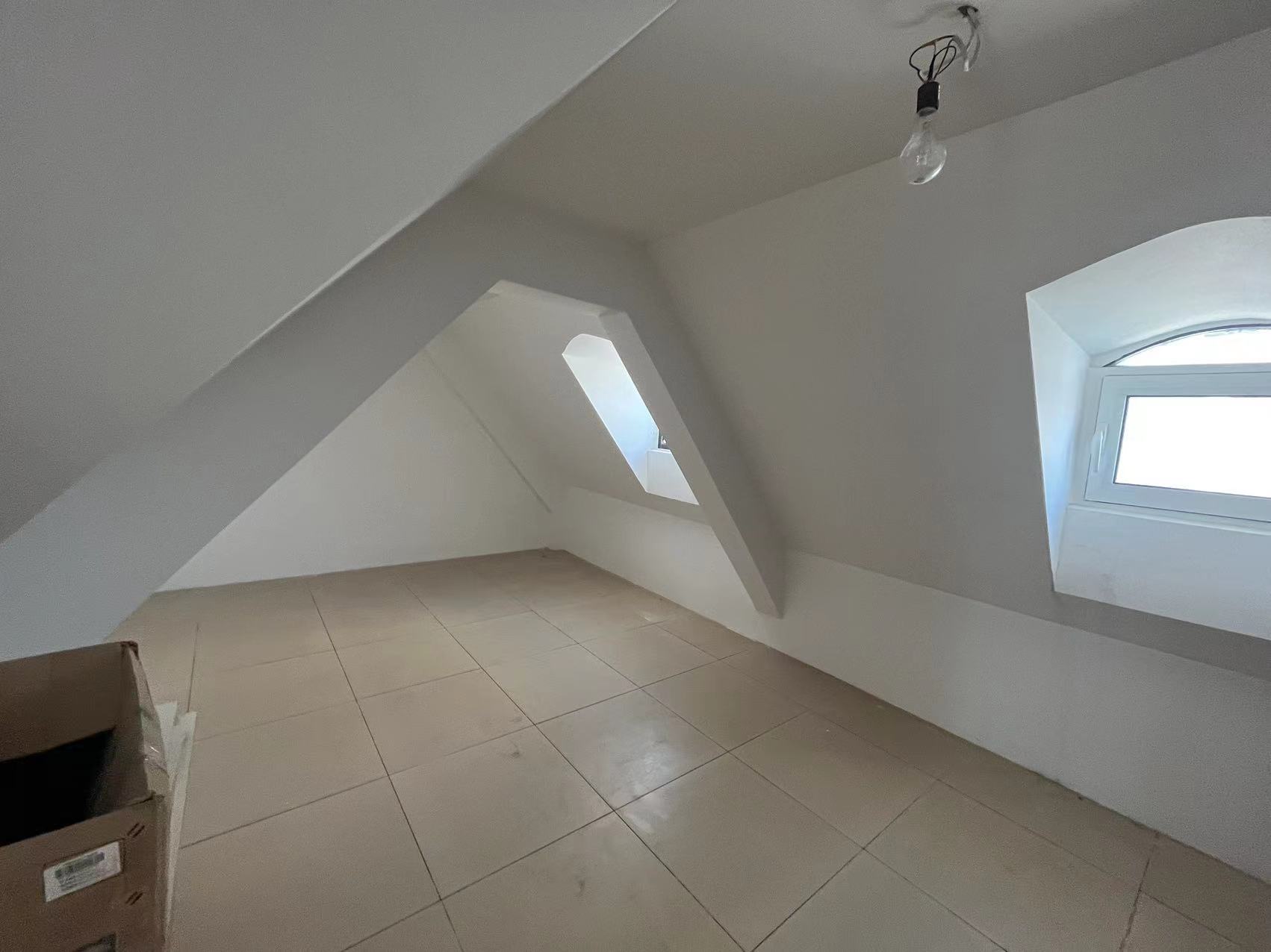 罗福宫 4室2厅2卫 188m&sup2;