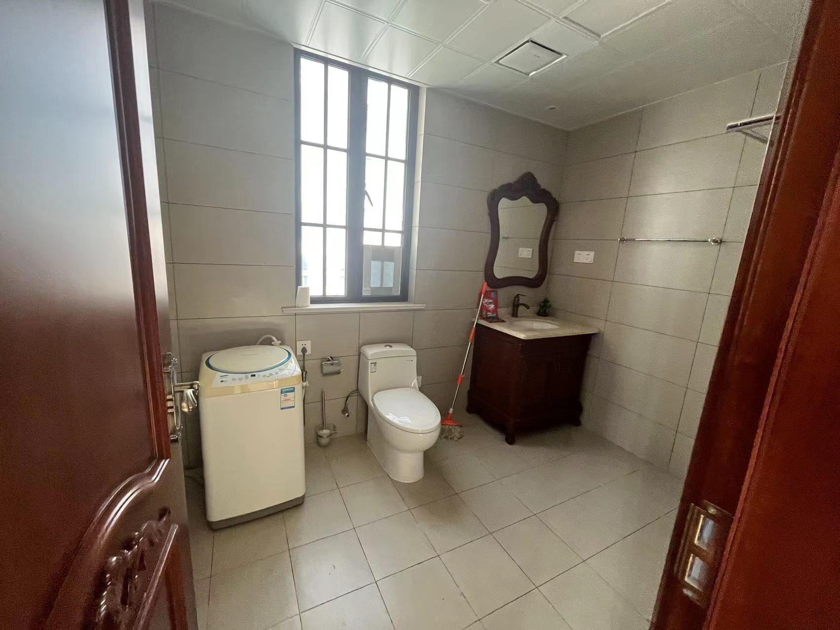 罗福宫 4室2厅2卫 188m&sup2;
