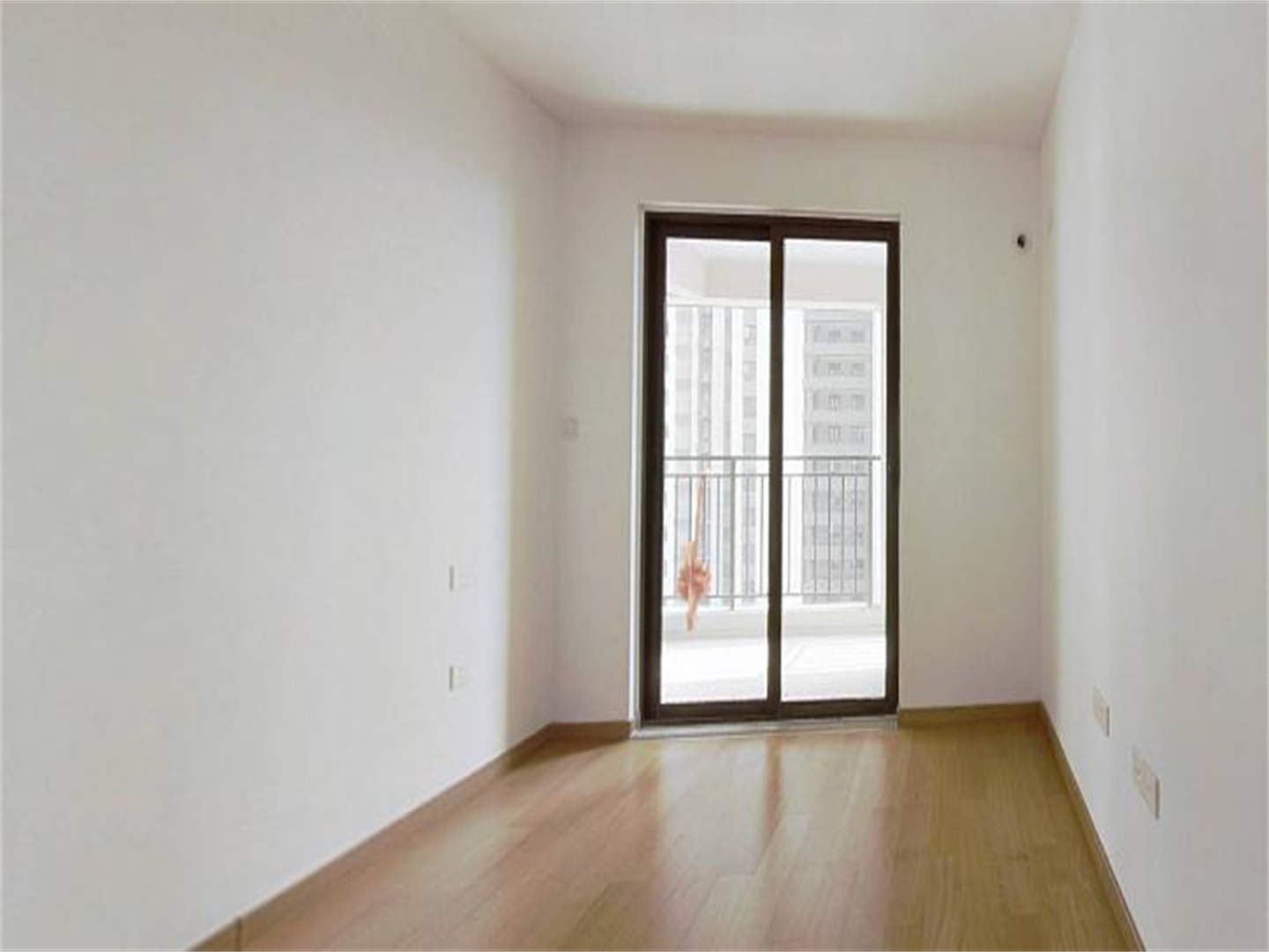 绿地新里城 3室1厅1卫 116m&sup2;