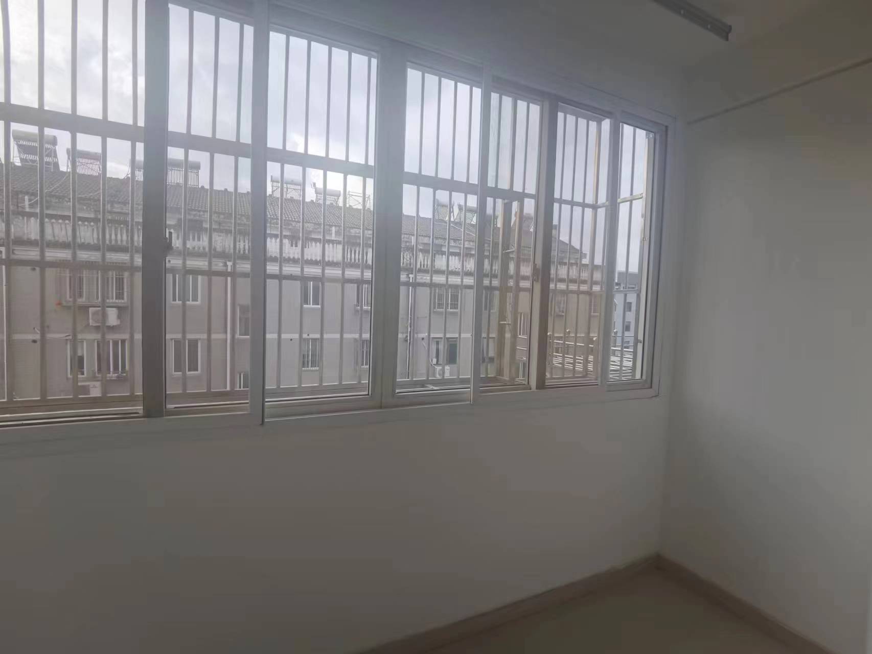 双霞花苑 4室2厅1卫 173.50m&sup2;