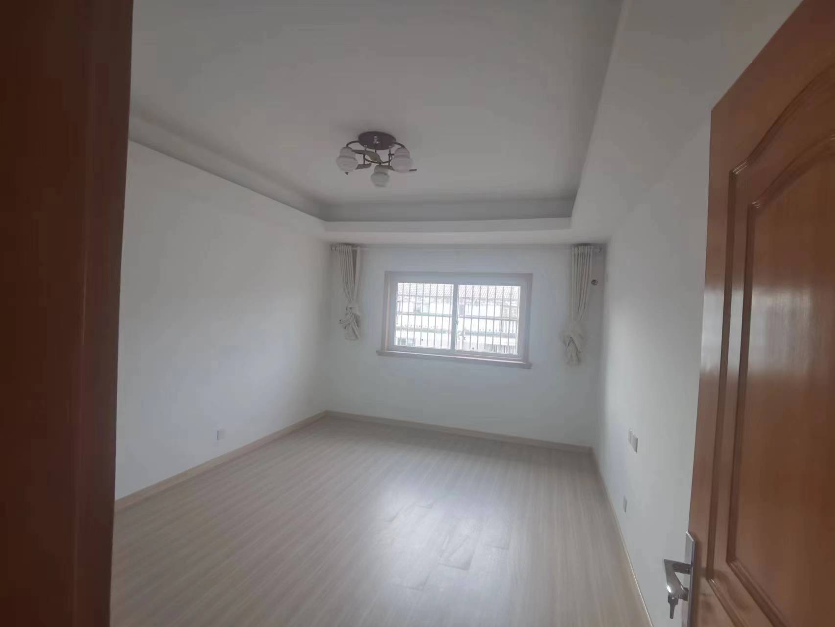 双霞花苑 4室2厅1卫 173.50m&sup2;