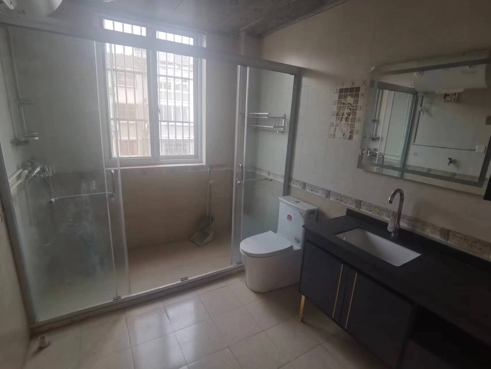 双霞花苑 4室2厅1卫 173.50m&sup2;