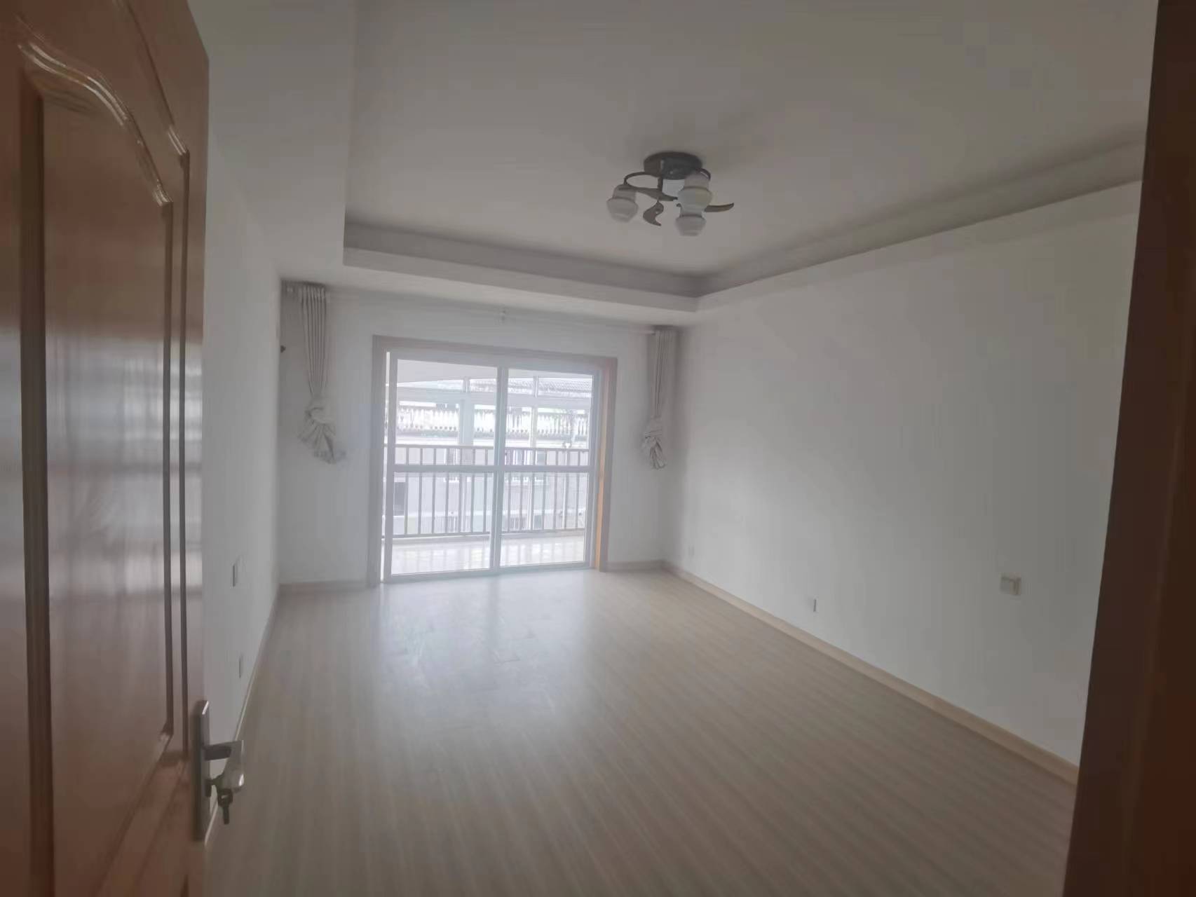 双霞花苑 4室2厅1卫 173.50m&sup2;