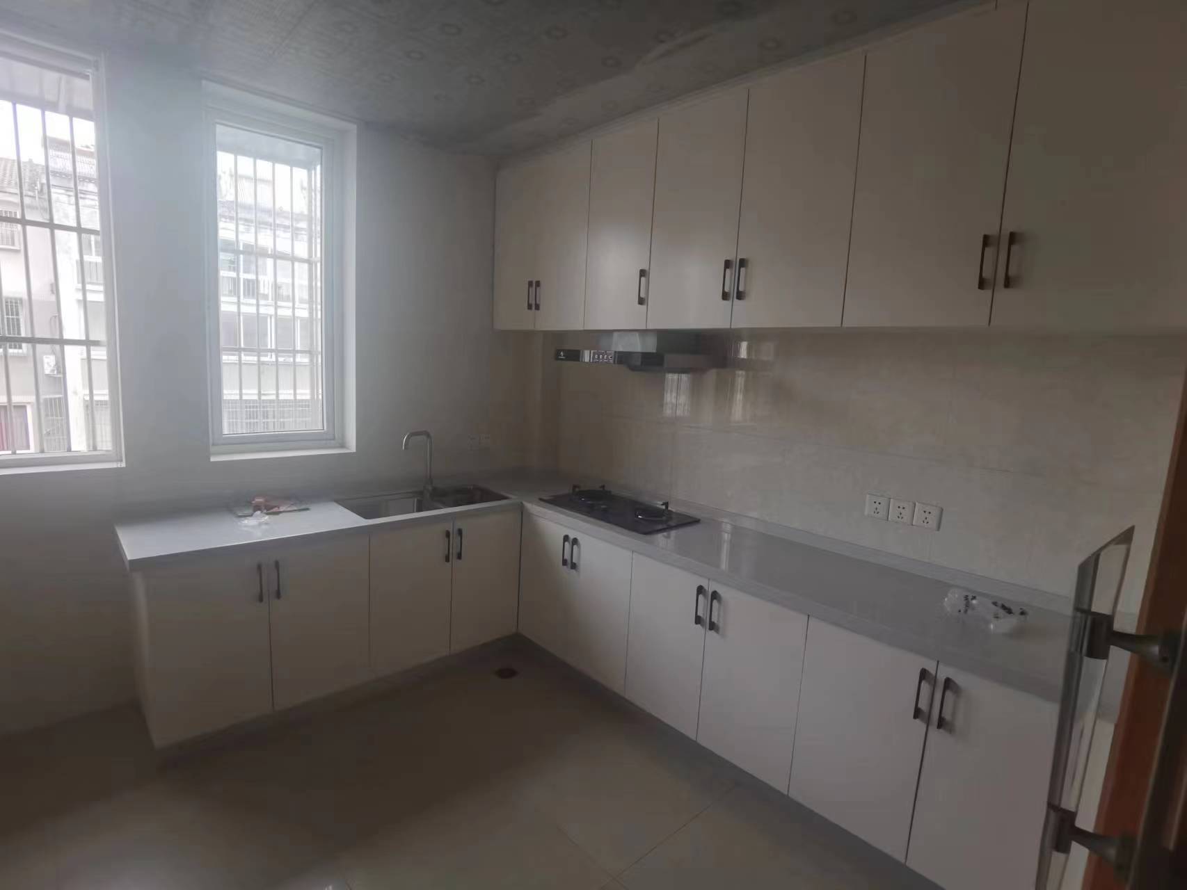 双霞花苑 4室2厅1卫 173.50m&sup2;