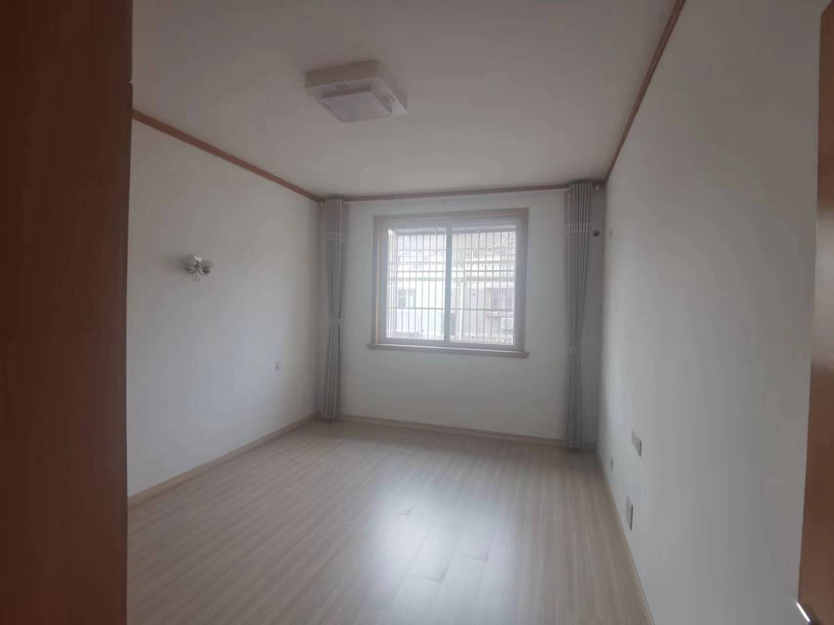 双霞花苑 4室2厅1卫 173.50m&sup2;