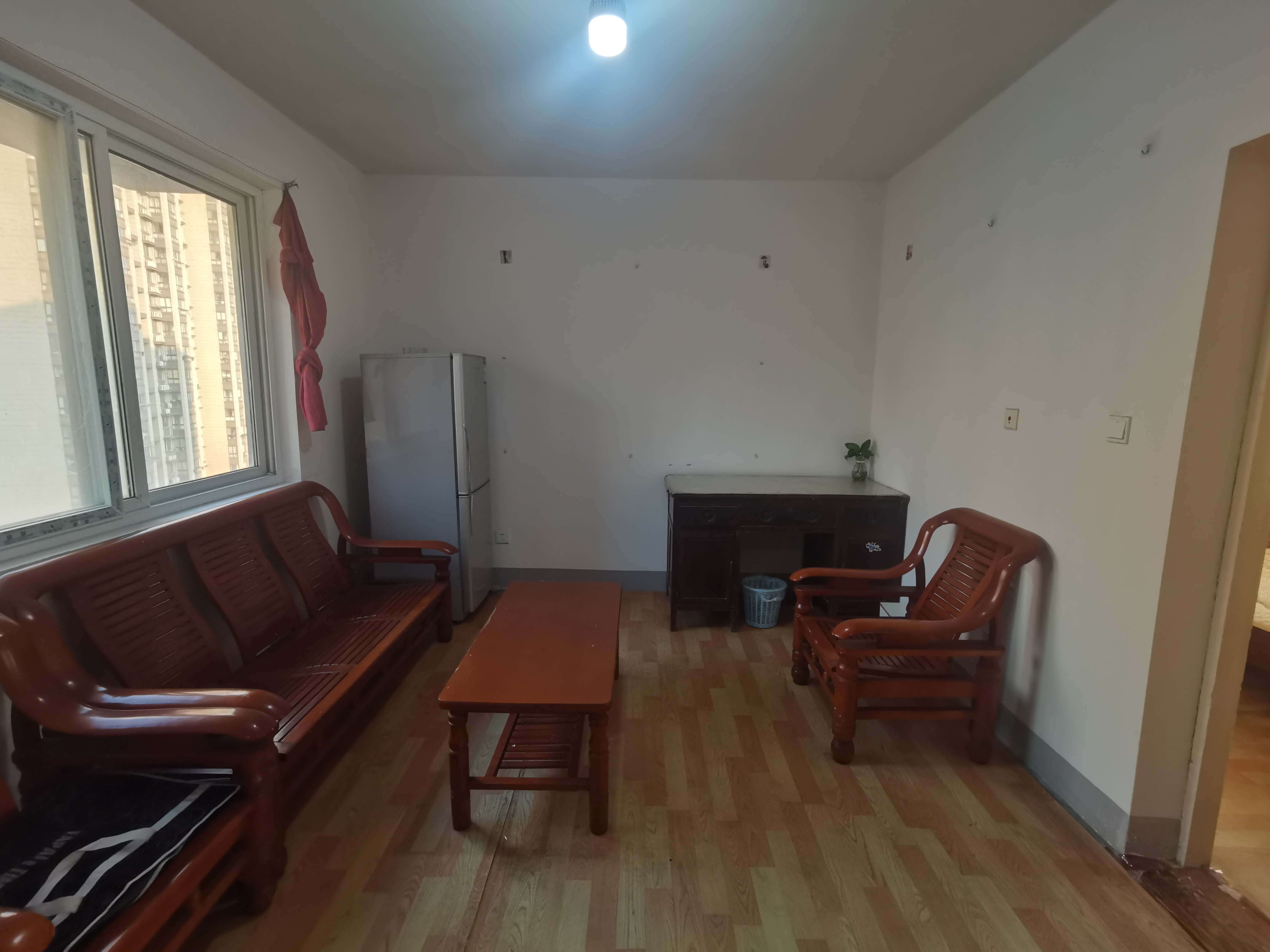 学士府 3室2厅1卫 107m&sup2;