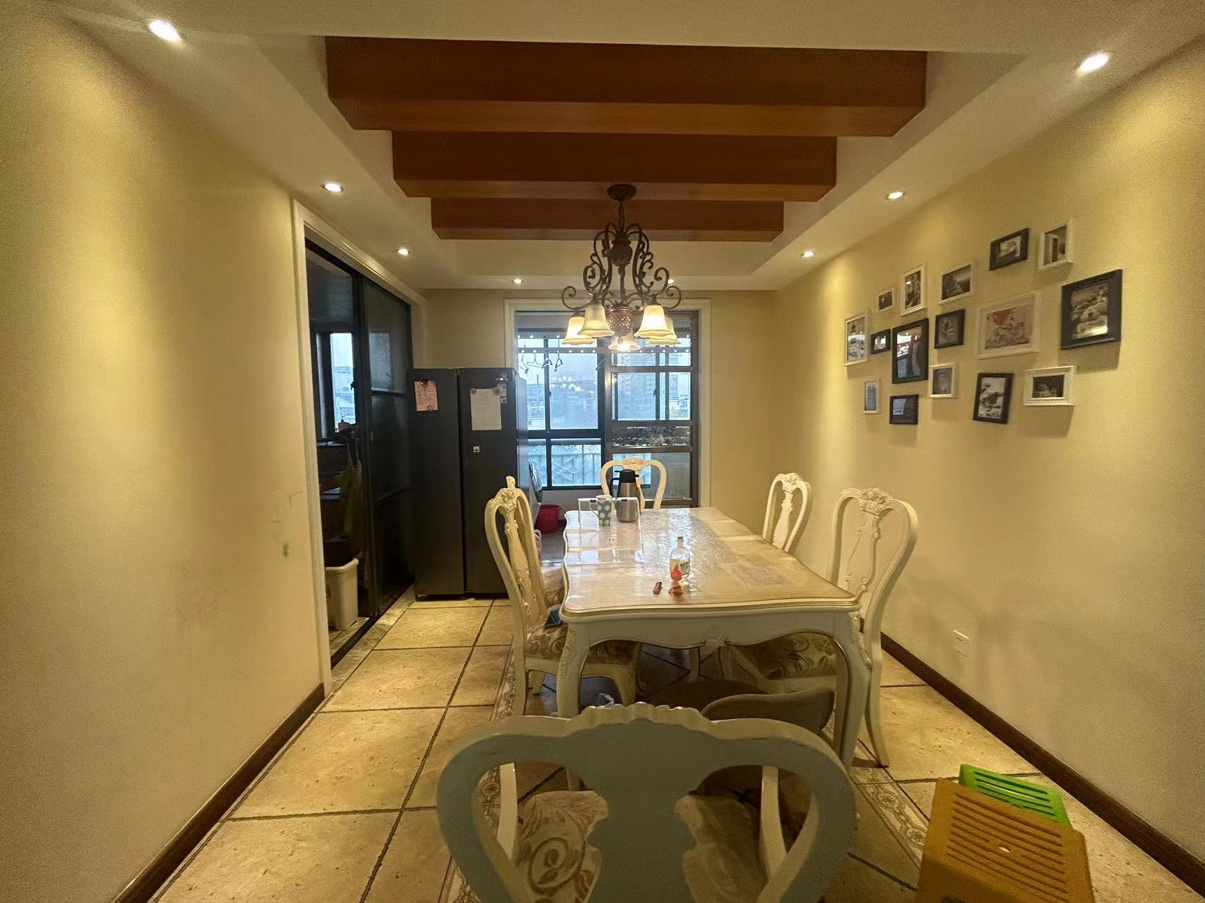 万濠华府 3室2厅2卫 168m²
