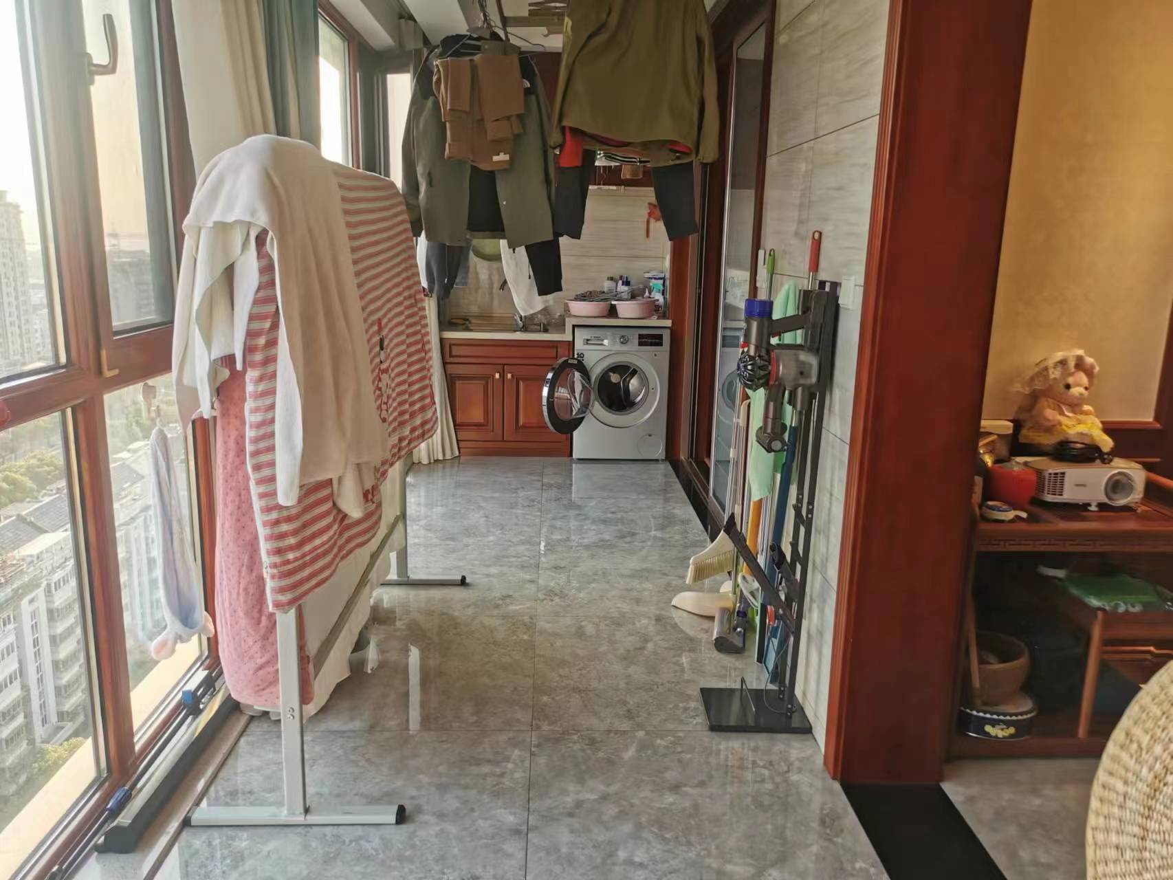 万濠世家 3室2厅2卫 140m&sup2;