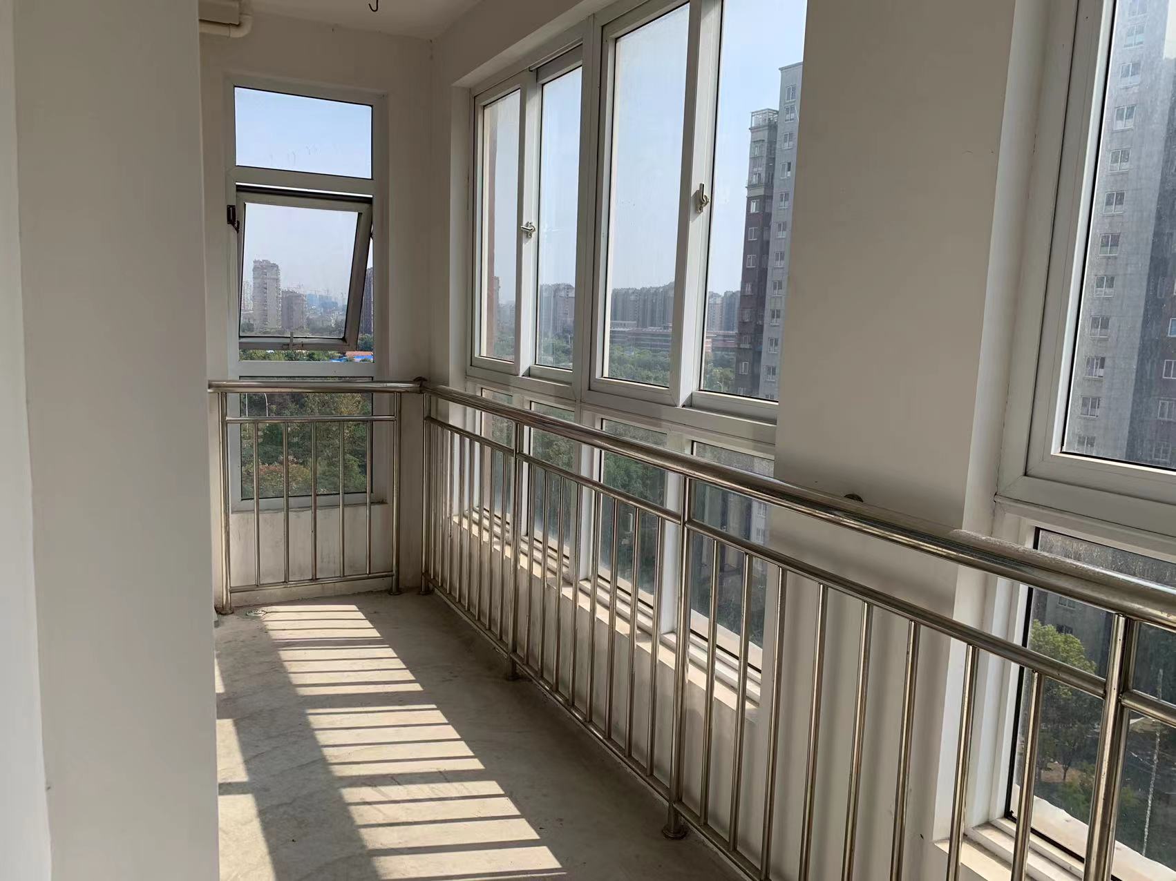龙湖佳苑 3室2厅2卫 133.00m&sup2;