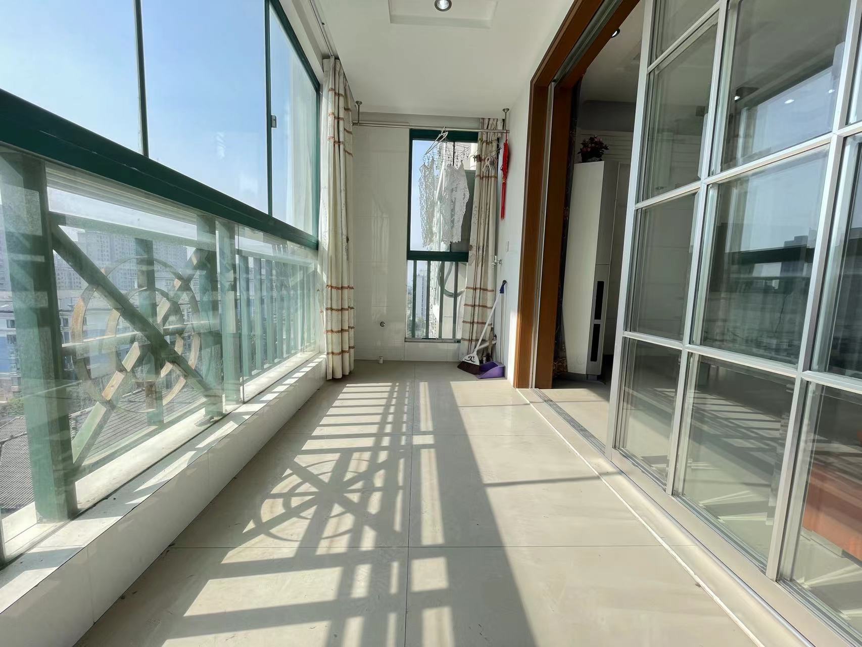 世纪城 3室2厅2卫 140m&sup2;