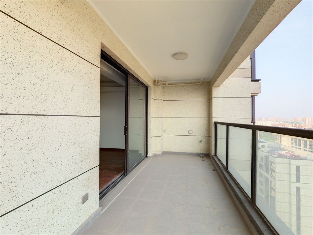 雍华府 3室2厅2卫 114m&sup2;