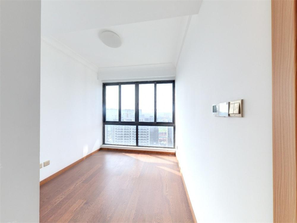 雍华府 3室2厅2卫 114m&sup2;