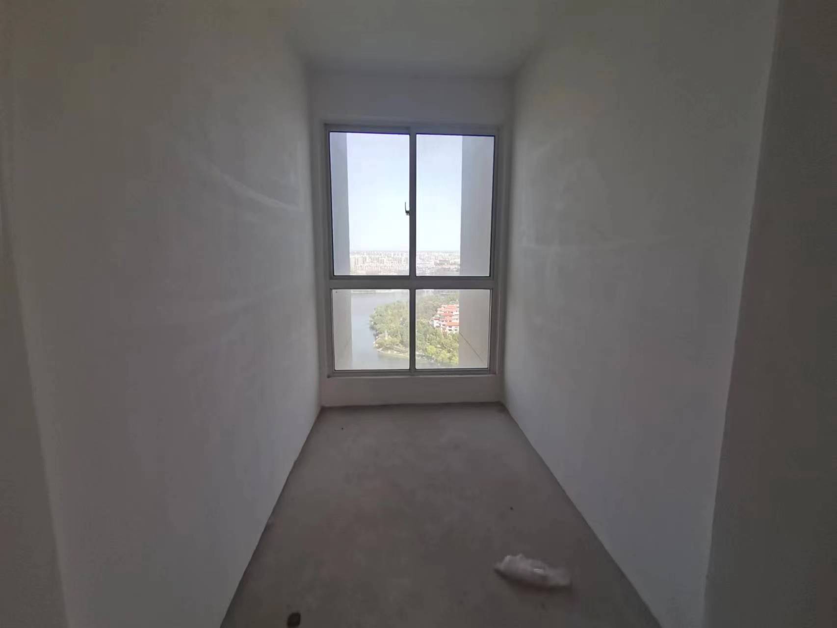 湖滨华庭 4室2厅2卫 168m&sup2;