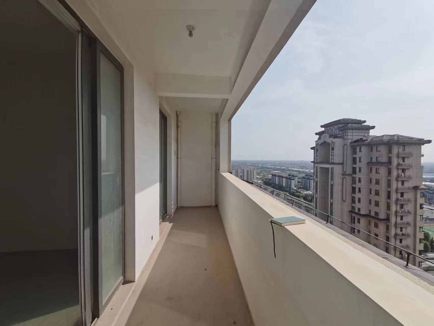 湖滨华庭 4室2厅2卫 168m&sup2;