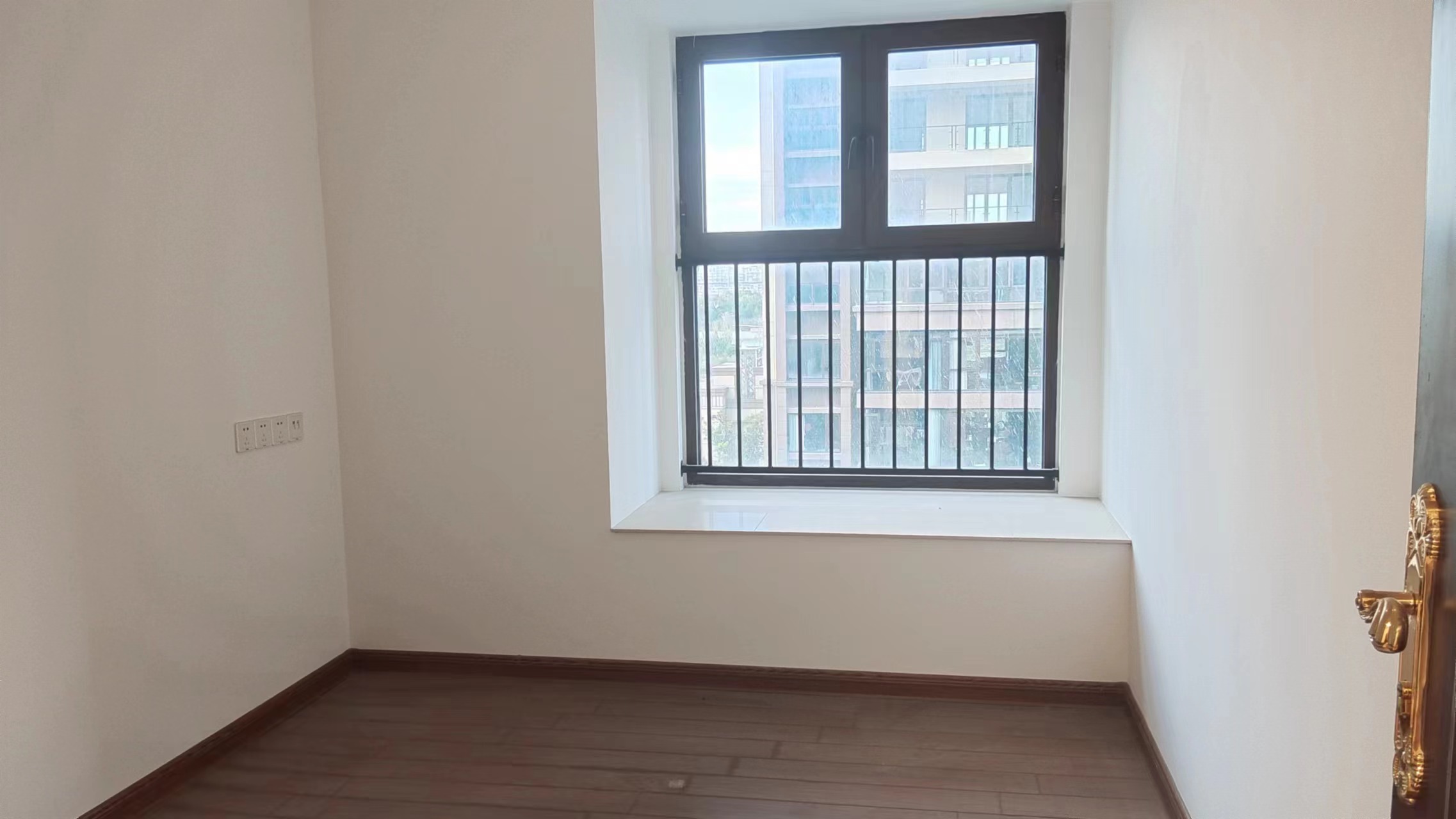 碧桂园时代悦城 5室2厅2卫 270.00m&sup2;