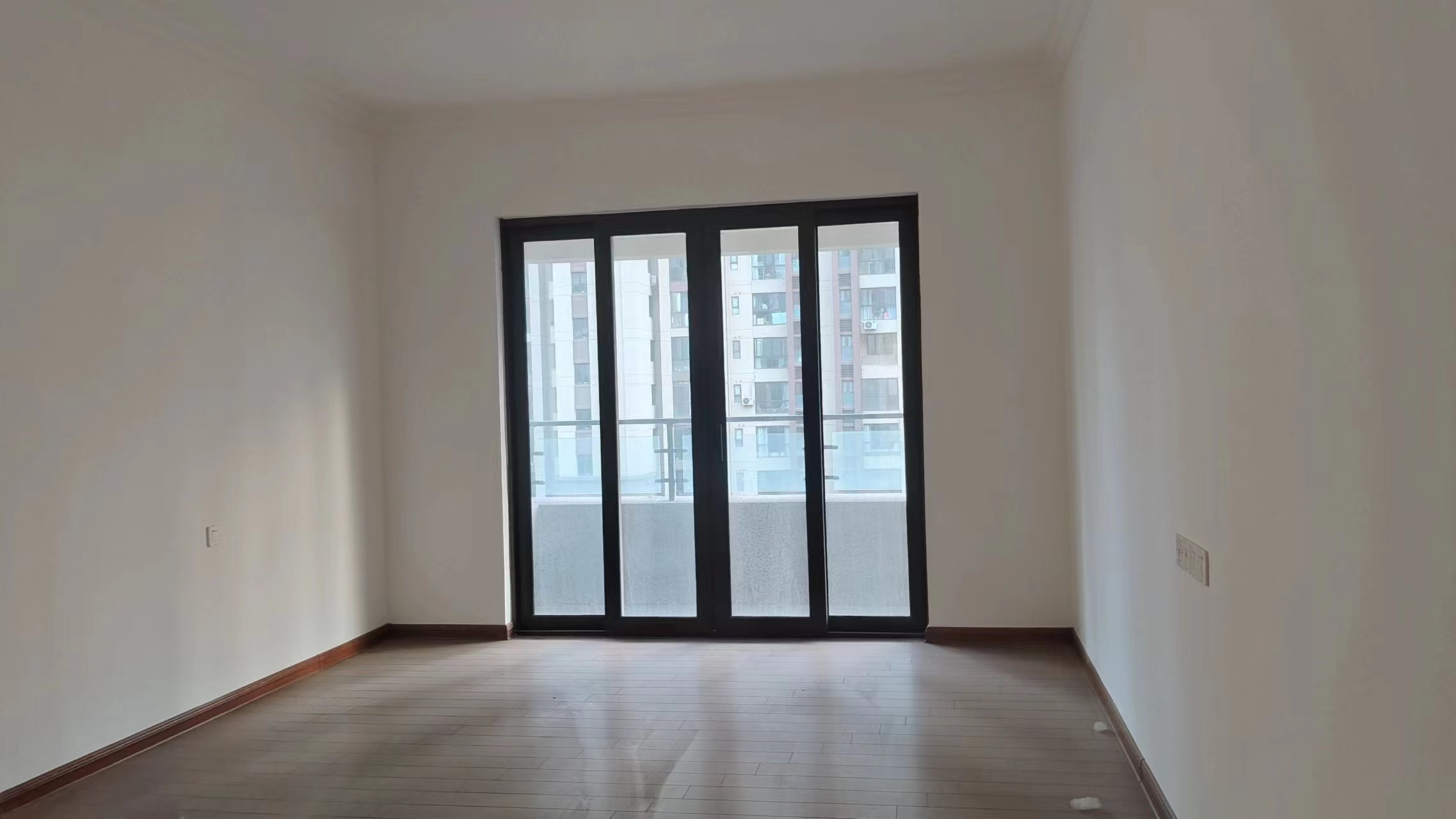 碧桂园时代悦城 5室2厅2卫 270.00m&sup2;