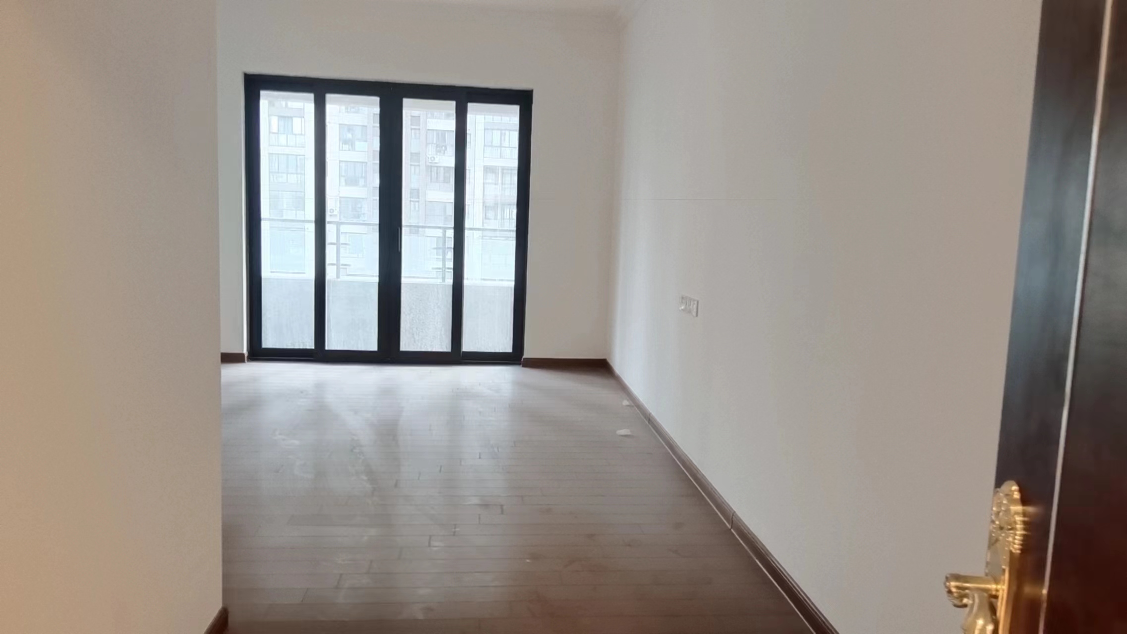 碧桂园时代悦城 5室2厅2卫 270.00m&sup2;