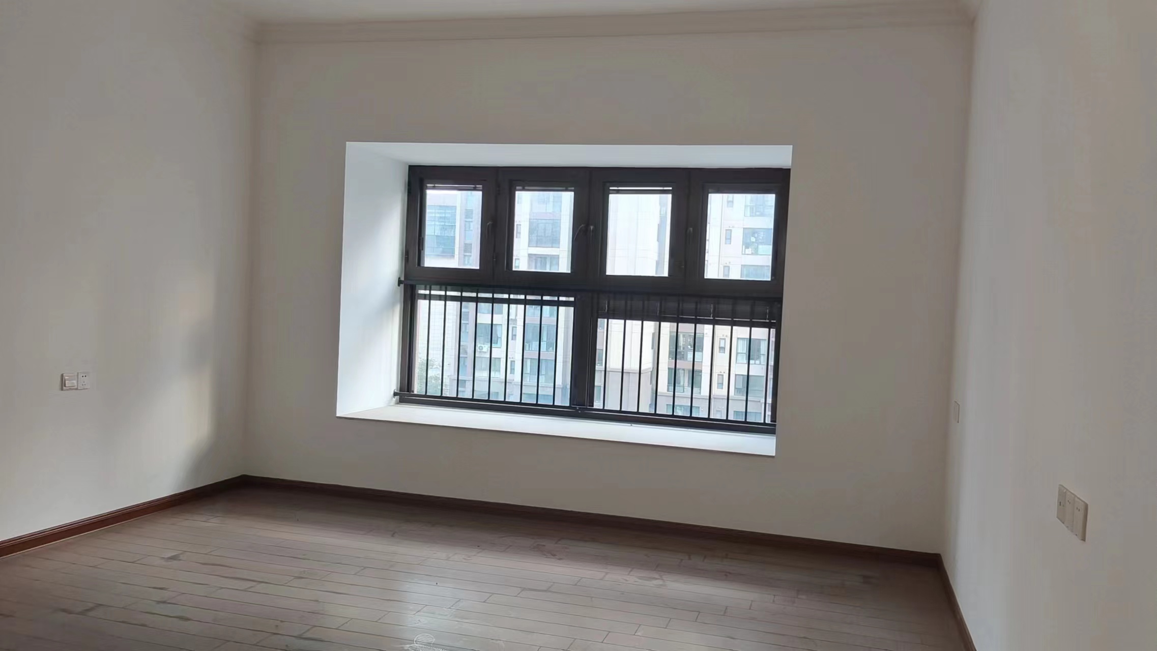 碧桂园时代悦城 5室2厅2卫 270.00m&sup2;