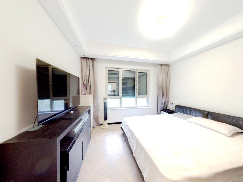 中海铂樾府 4室2厅2卫 208m&sup2;