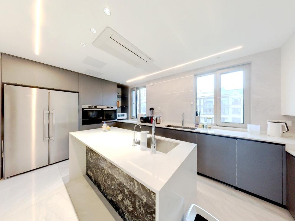 中海铂樾府 4室2厅2卫 208m&sup2;