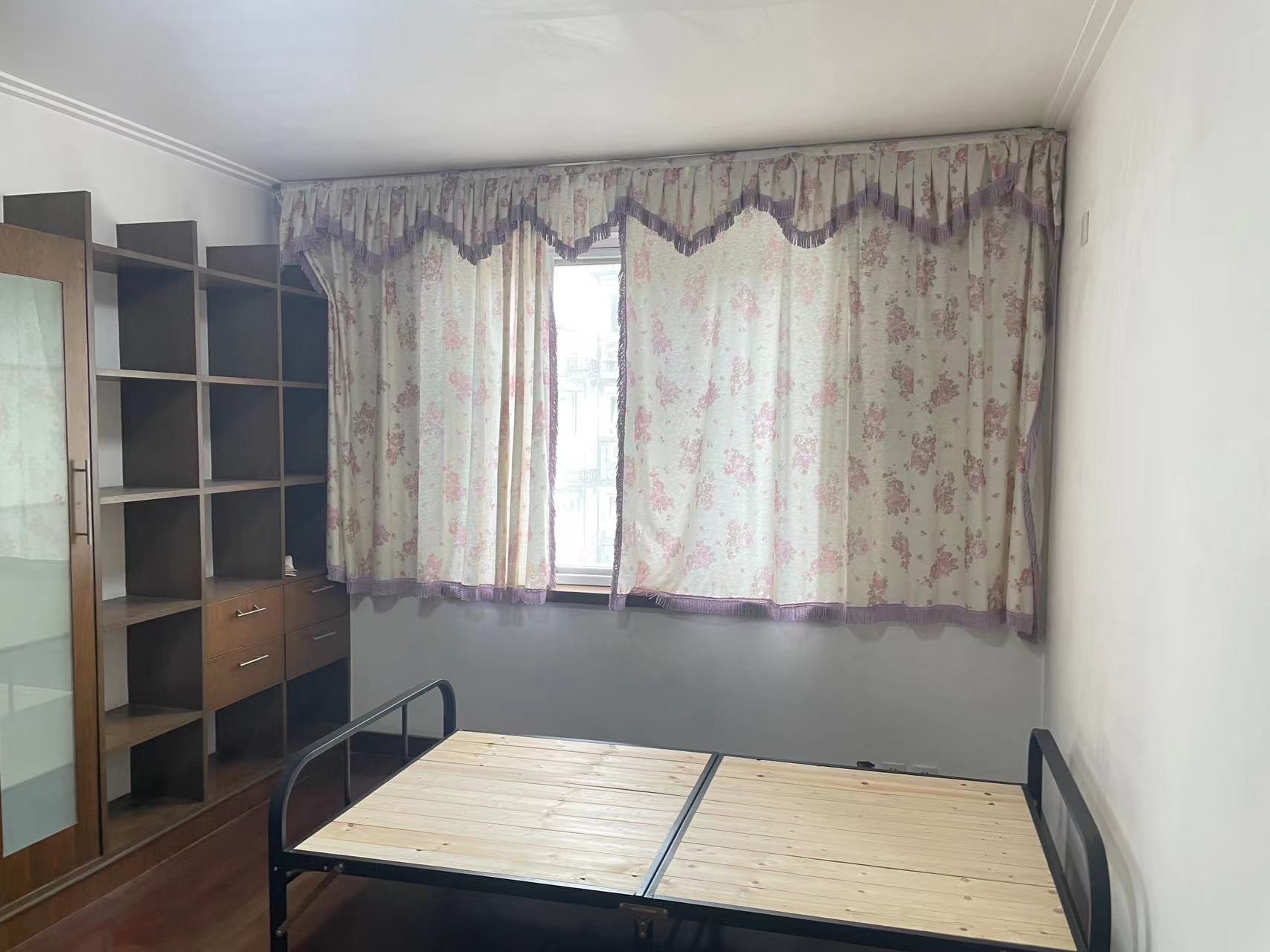 朝晖花园 3室2厅2卫 175.00m&sup2;