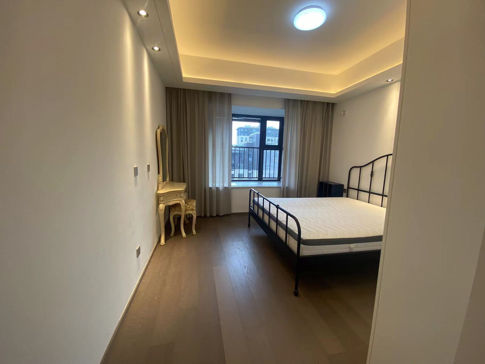 珑府 4室2厅2卫 145m&sup2;