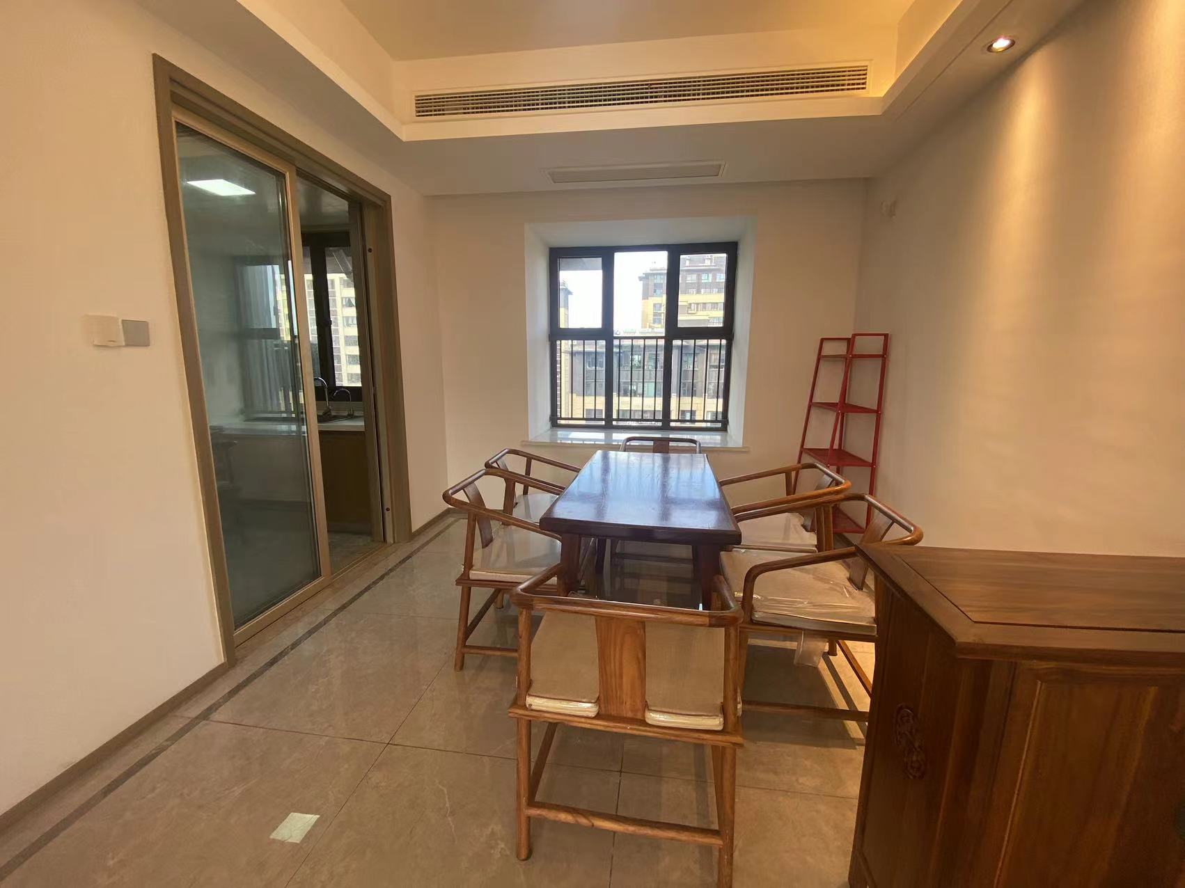 珑府 4室2厅2卫 145m&sup2;