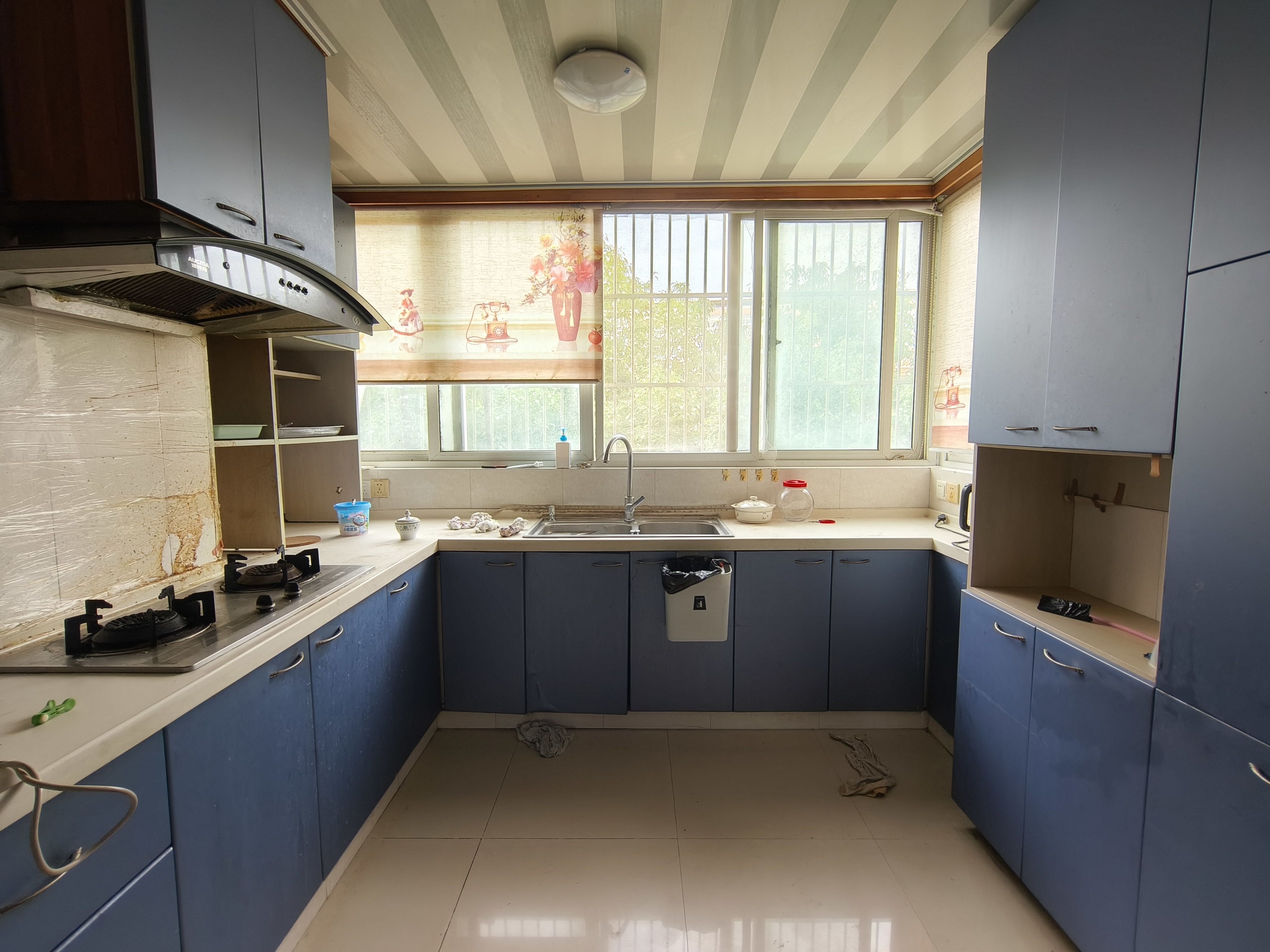 新龙花苑 4室2厅2卫 165m&sup2;