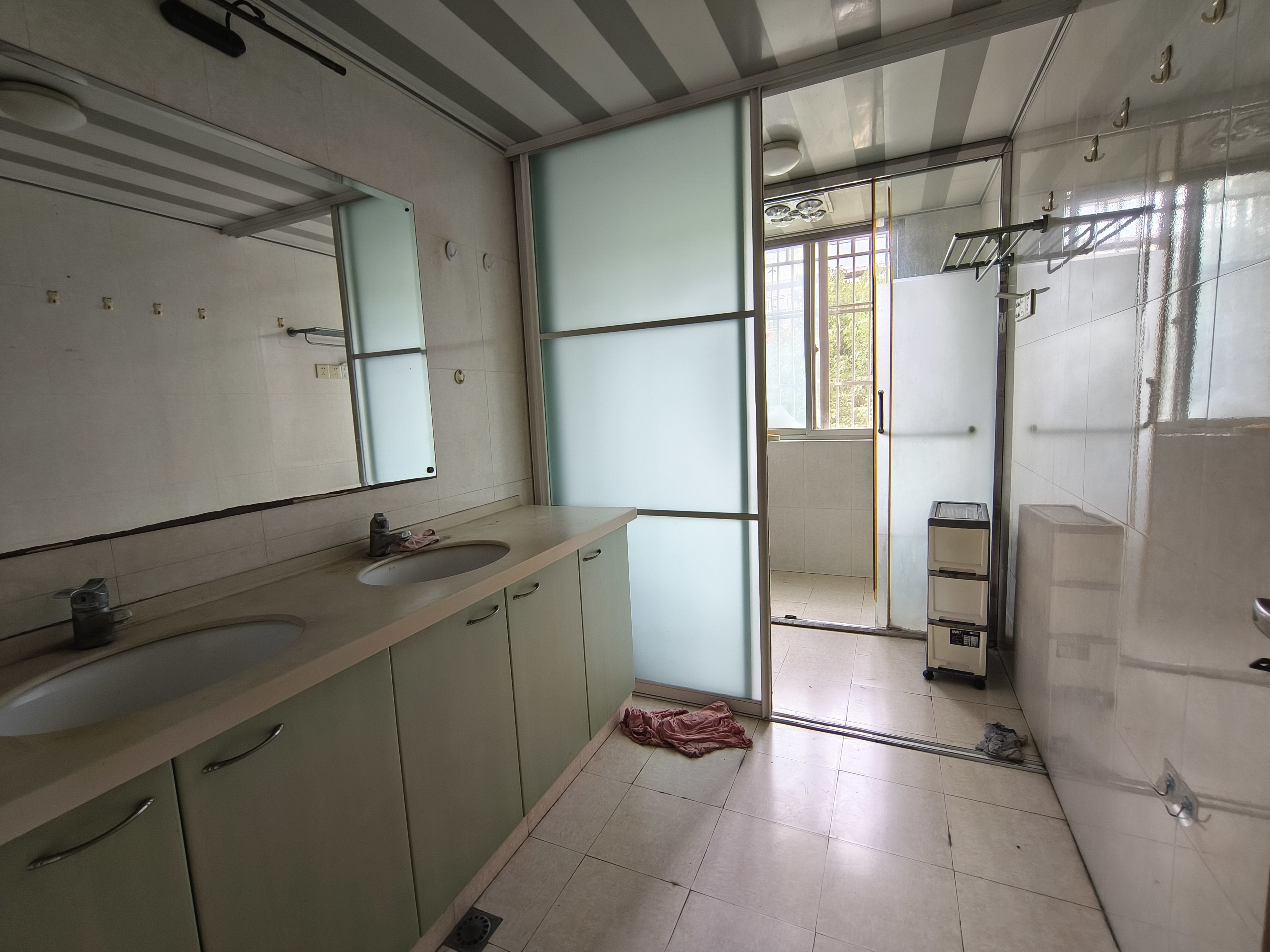 新龙花苑 4室2厅2卫 165m&sup2;