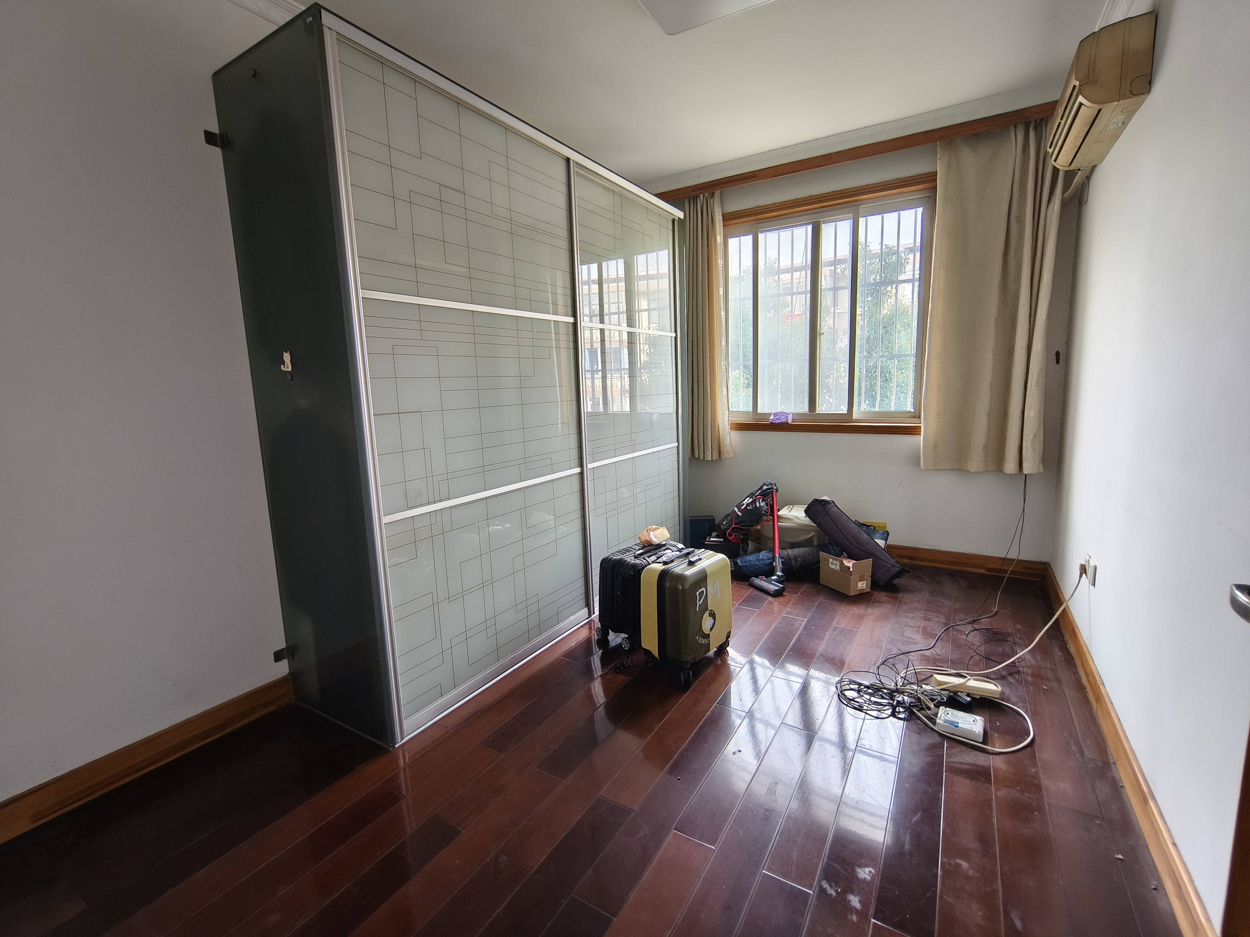 新龙花苑 4室2厅2卫 165m&sup2;