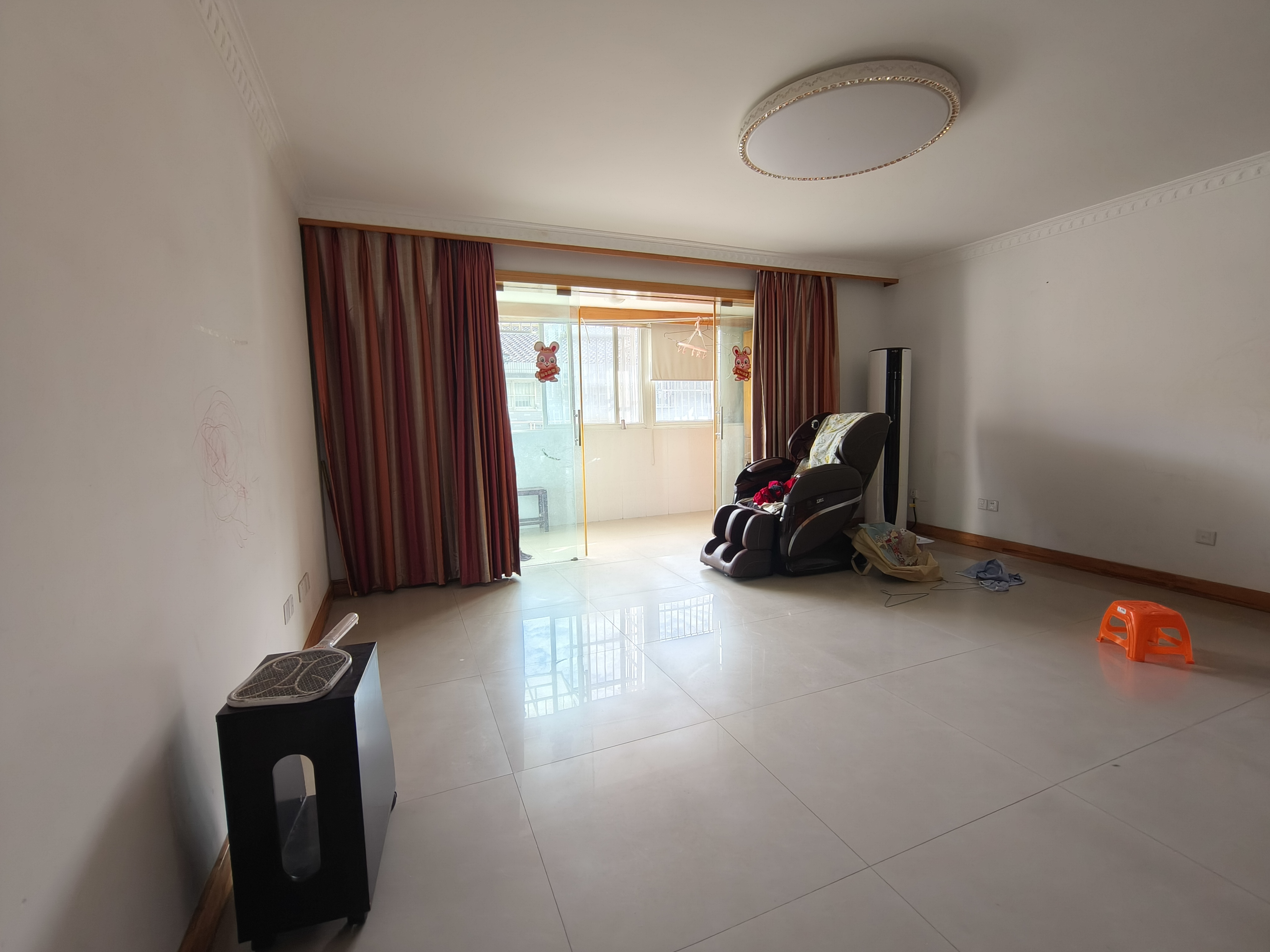 新龙花苑 4室2厅2卫 165m&sup2;